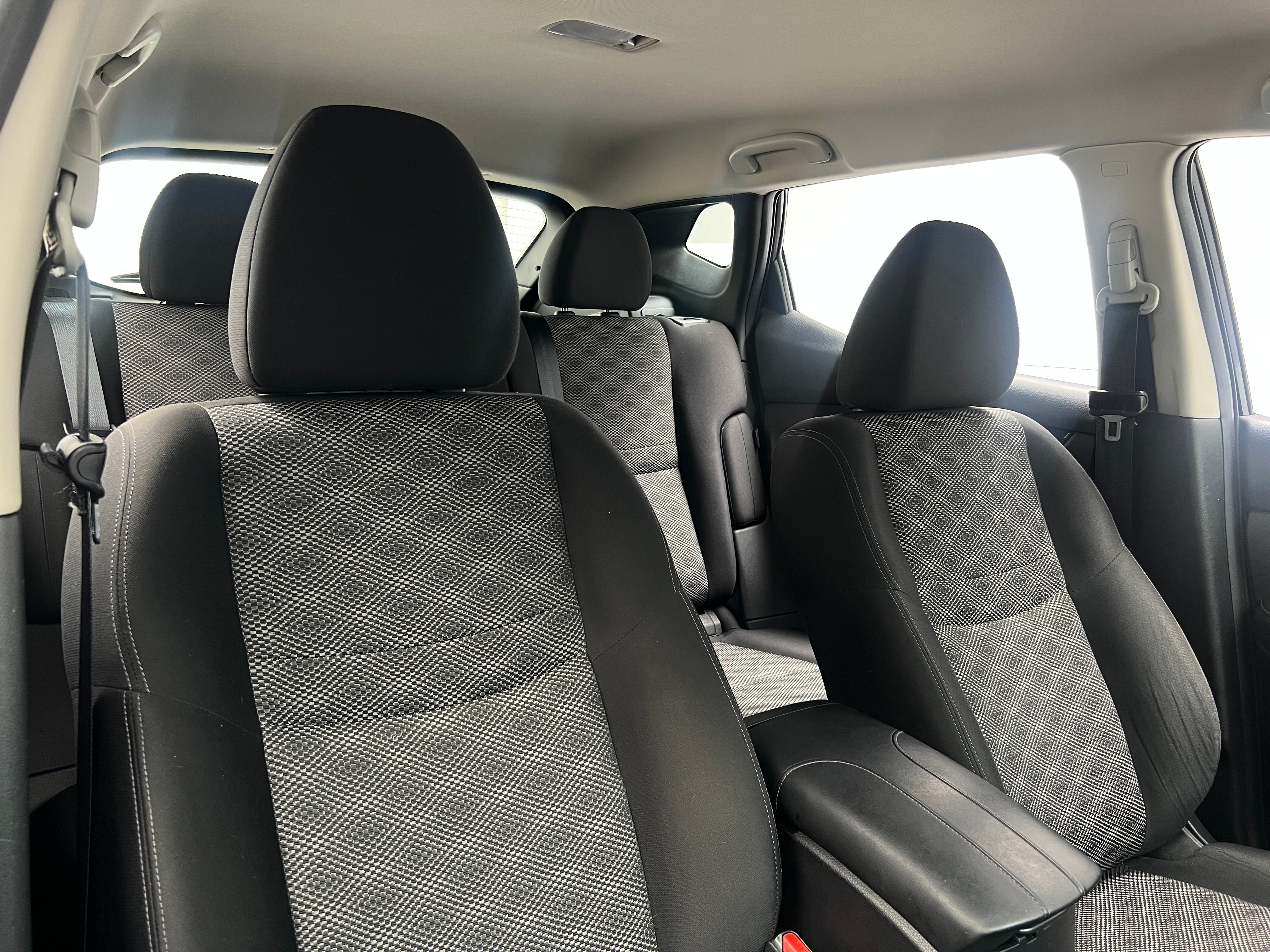2022 Nissan Rogue Sport SV 2