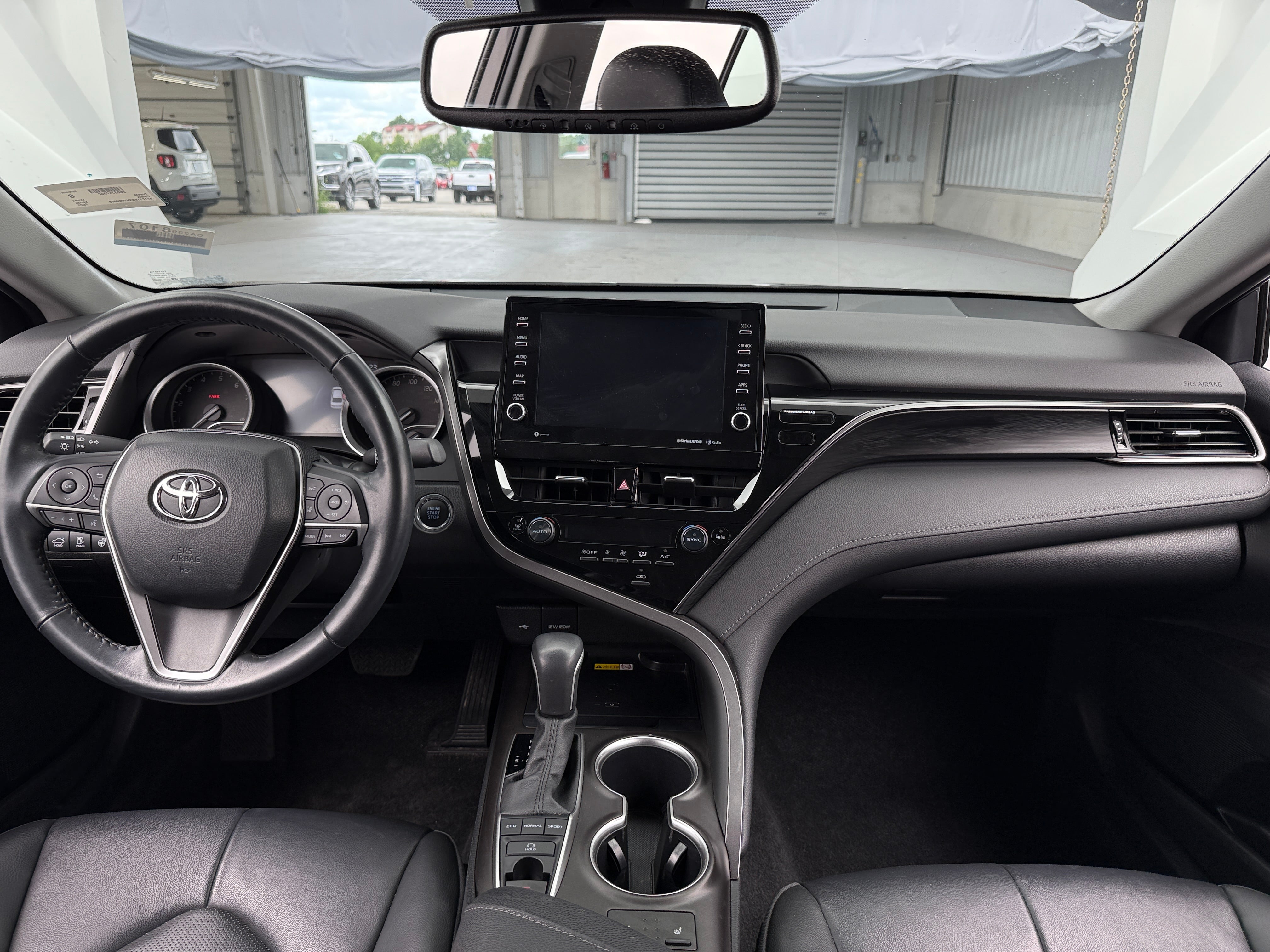 2022 Toyota Camry XLE 2