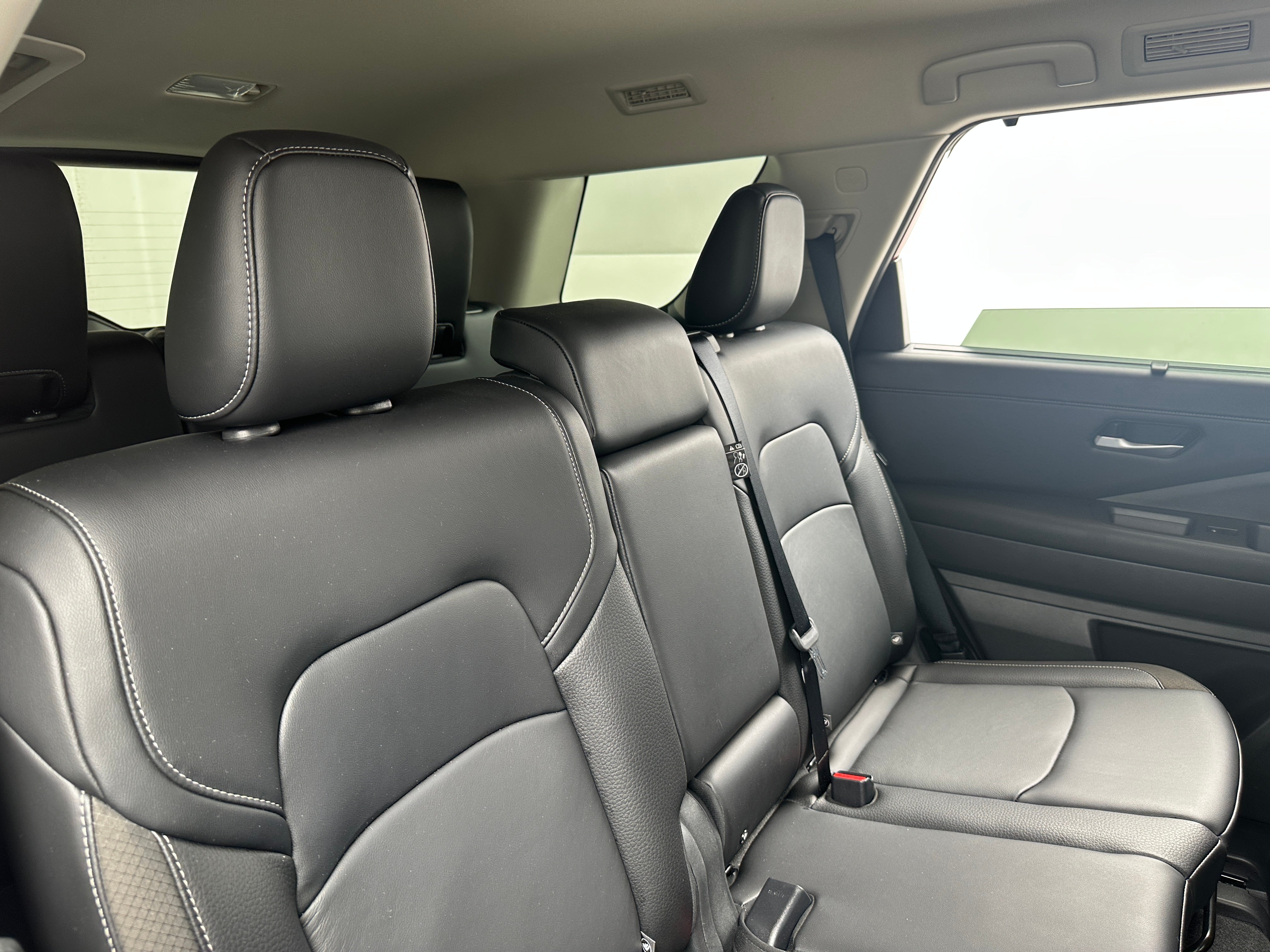 2024 Nissan Pathfinder SL 5