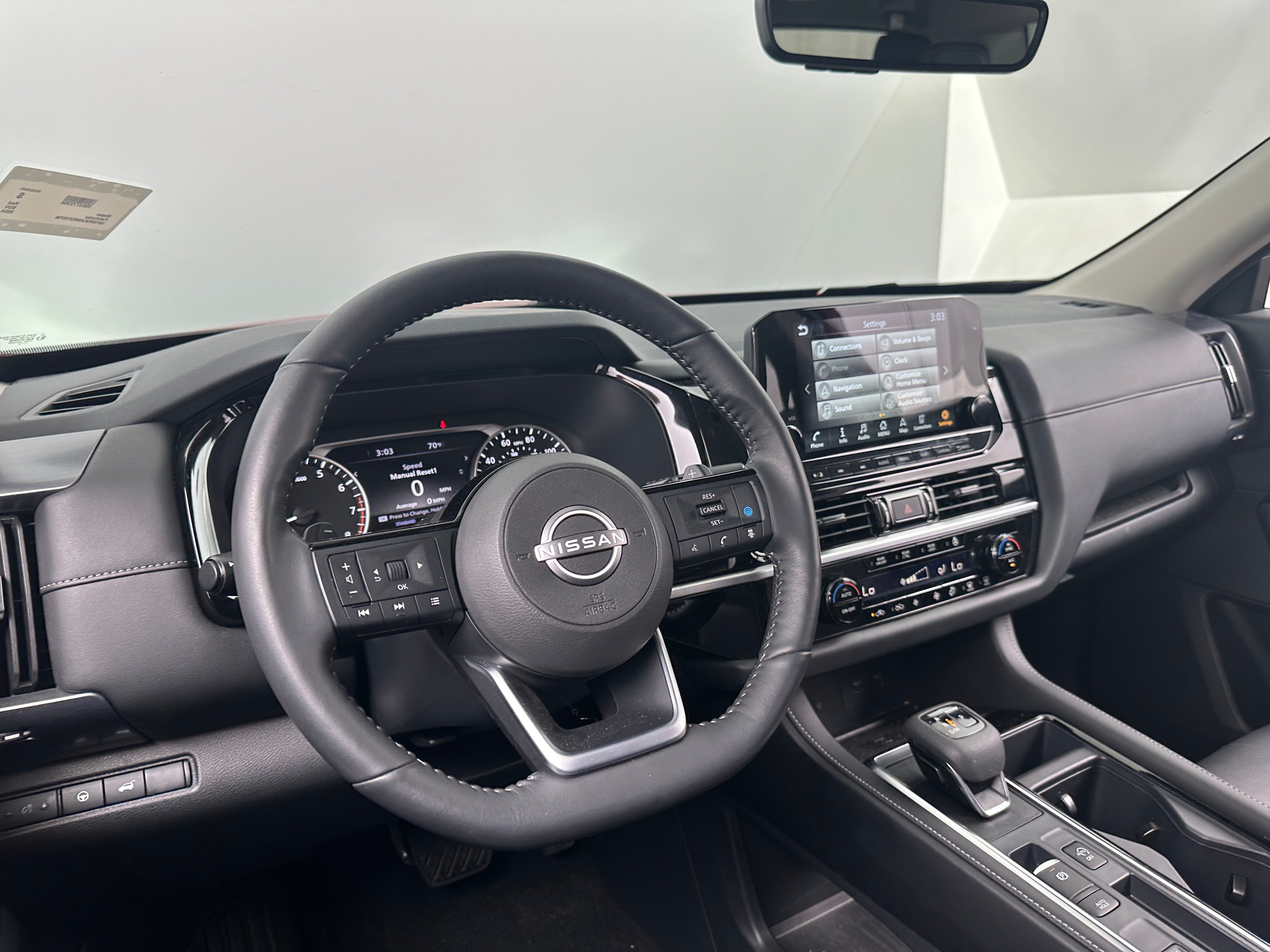 2024 Nissan Pathfinder SL 2