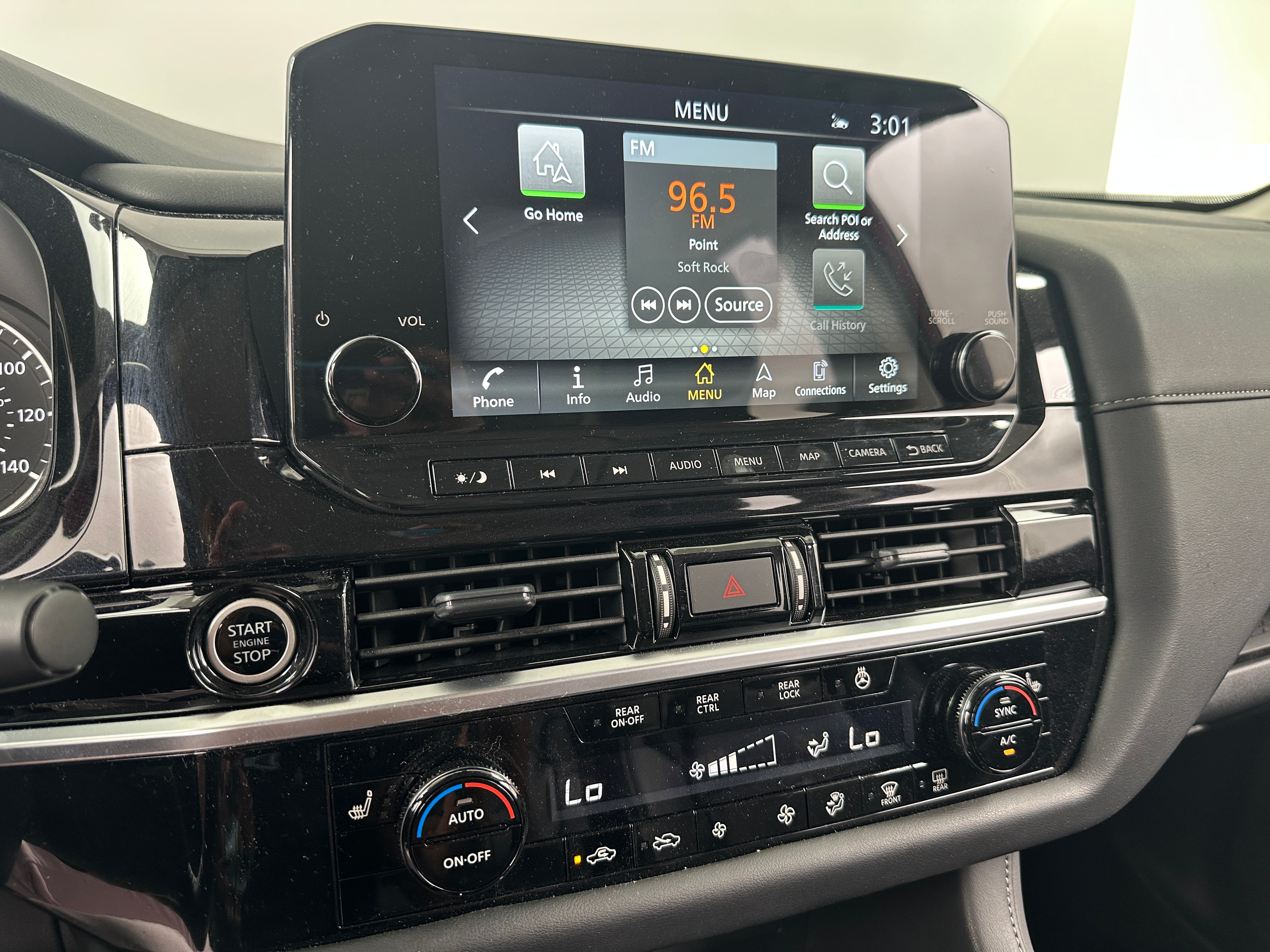 2024 Nissan Pathfinder SL 3