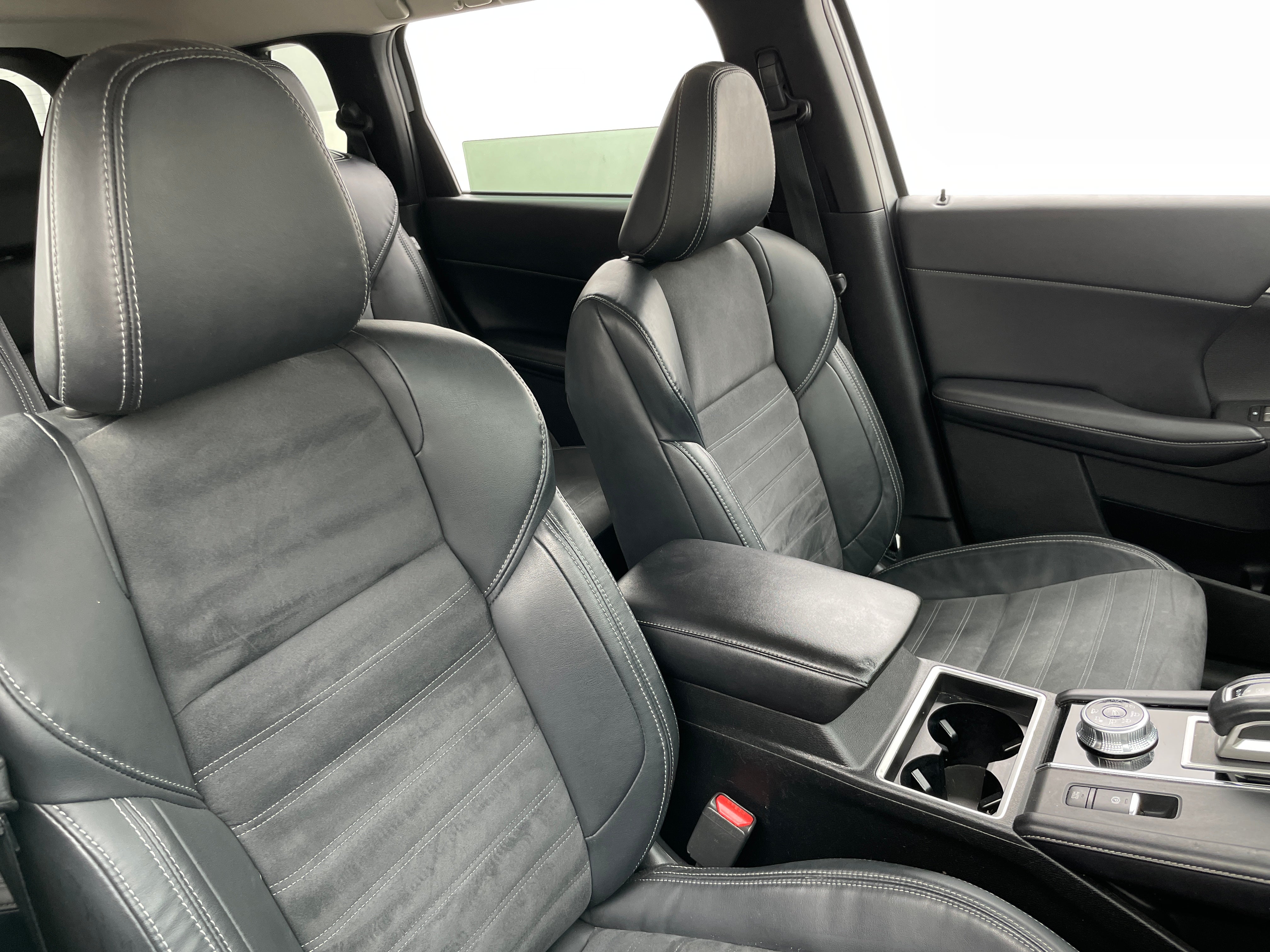 2022 Mitsubishi Outlander SE 2