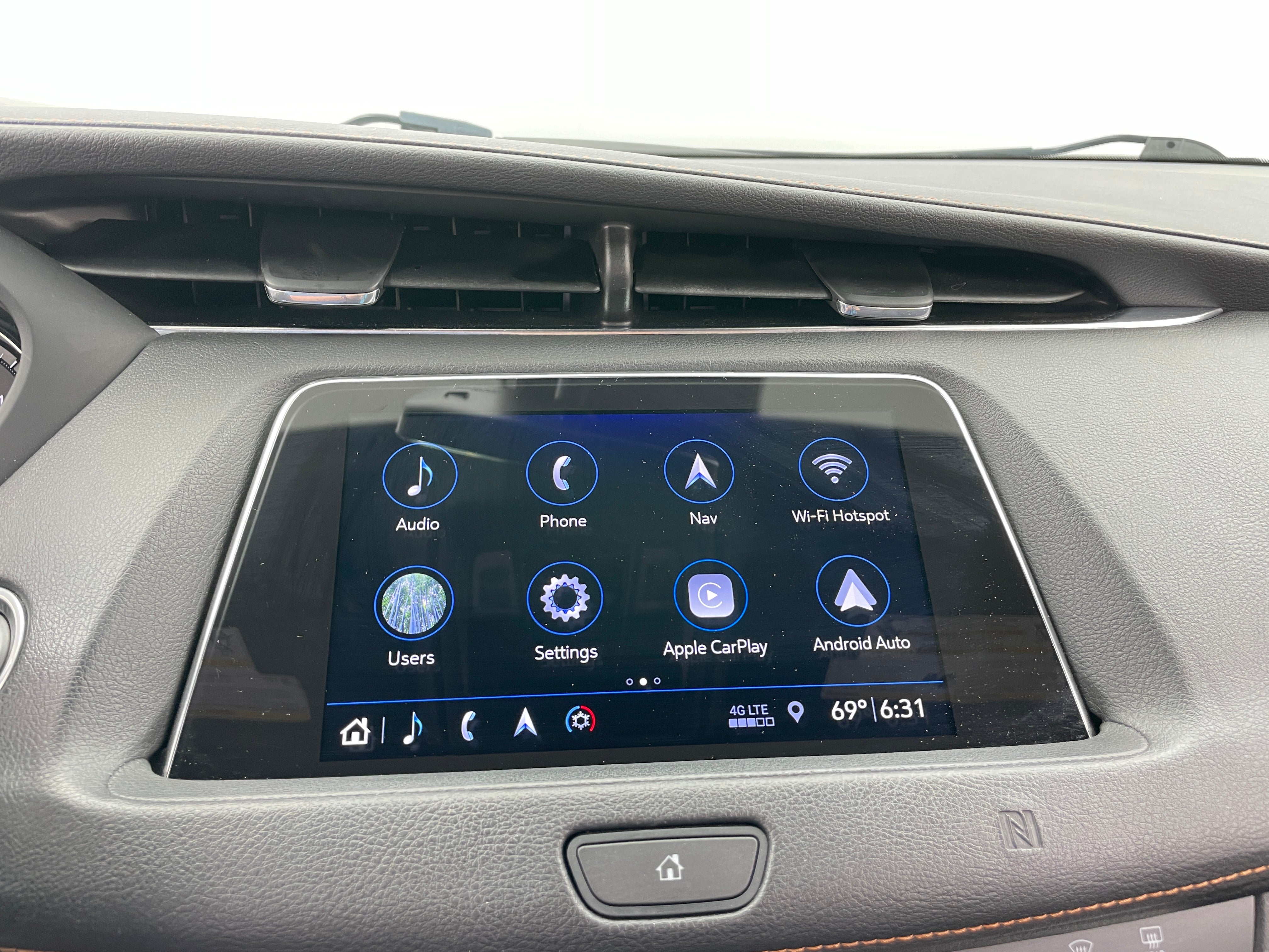 2019 Cadillac XT4 Sport 3