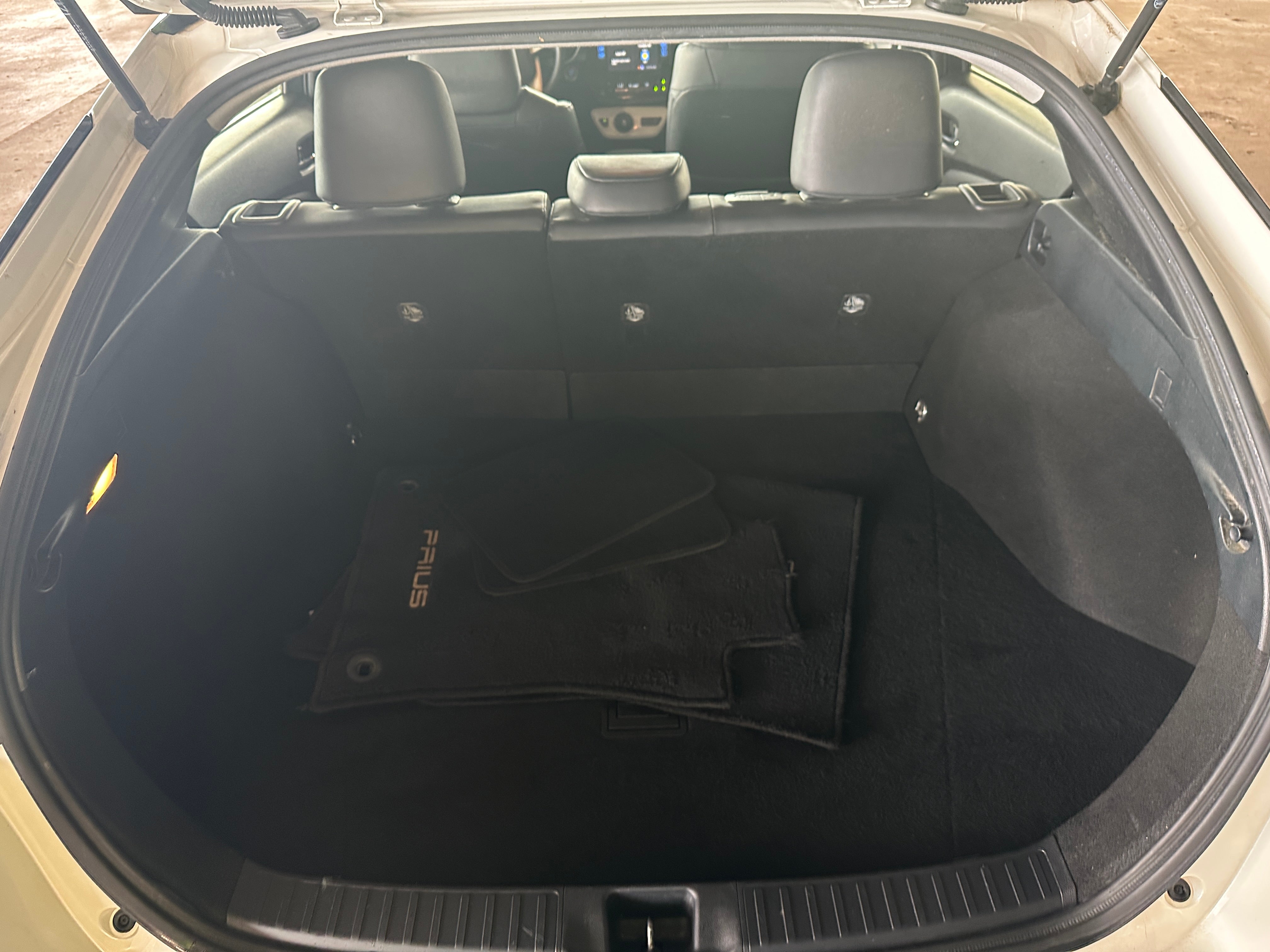 2017 Toyota Prius Three Touring 6