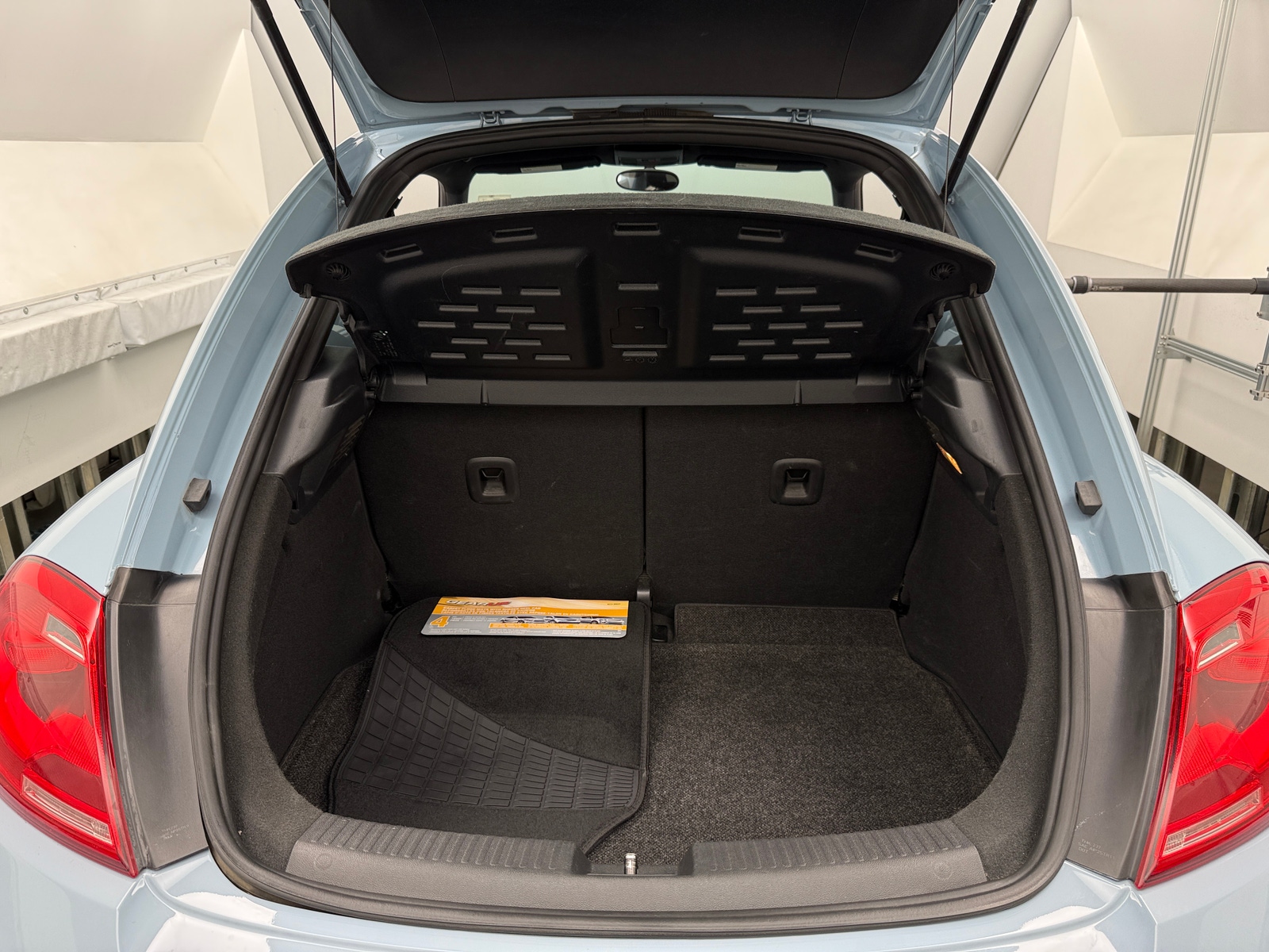 Thumbnail: 2014 Volkswagen Beetle - 6