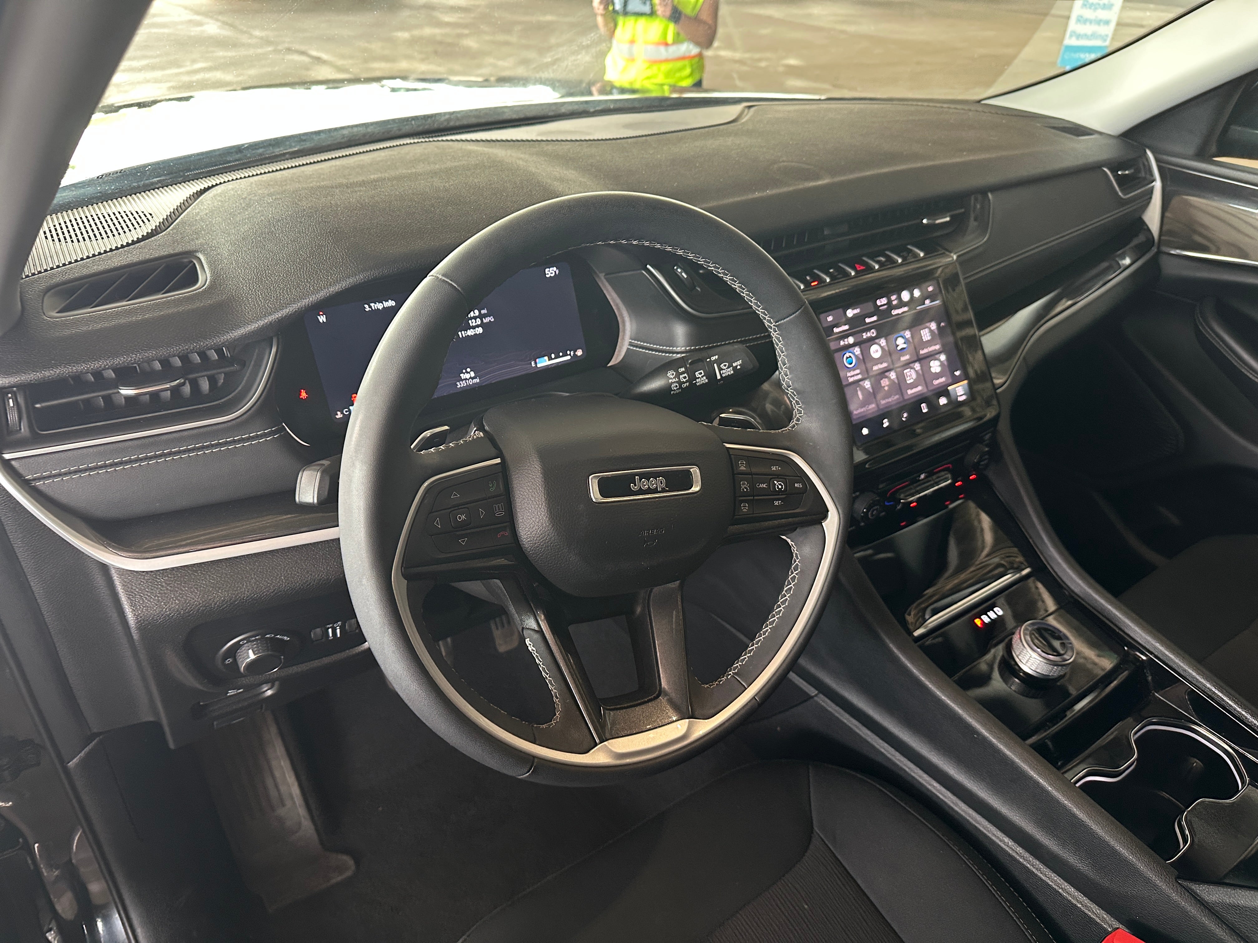 2023 Jeep Grand Cherokee L Laredo 3
