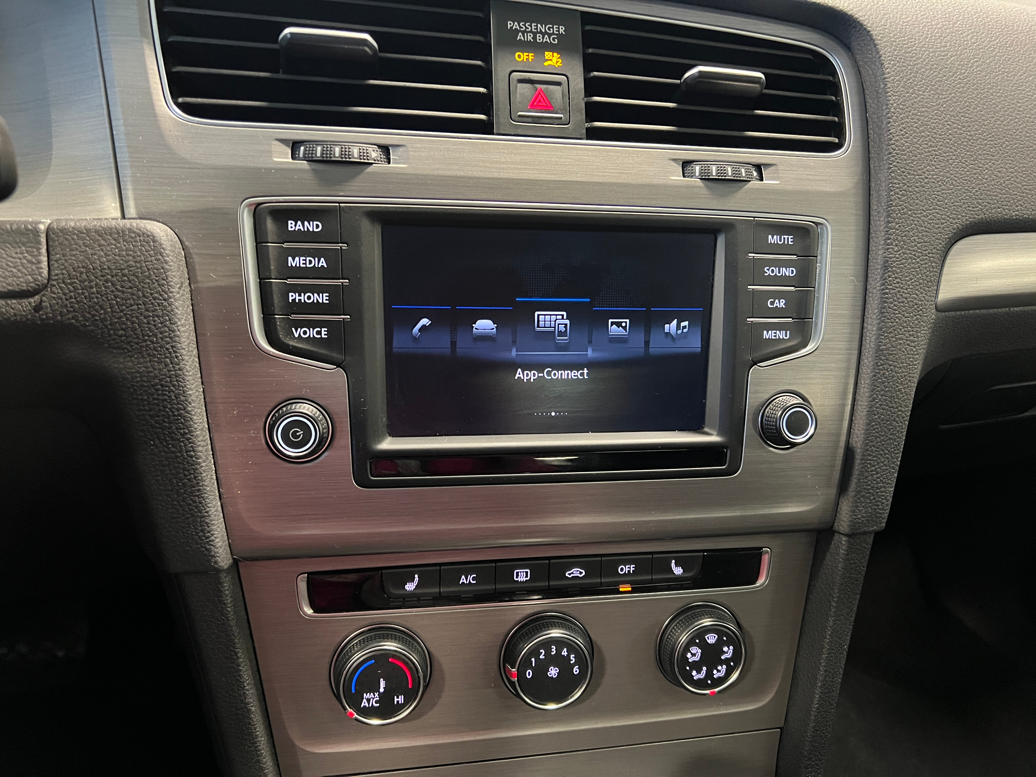 2017 Volkswagen Golf Wolfsburg Edition 3
