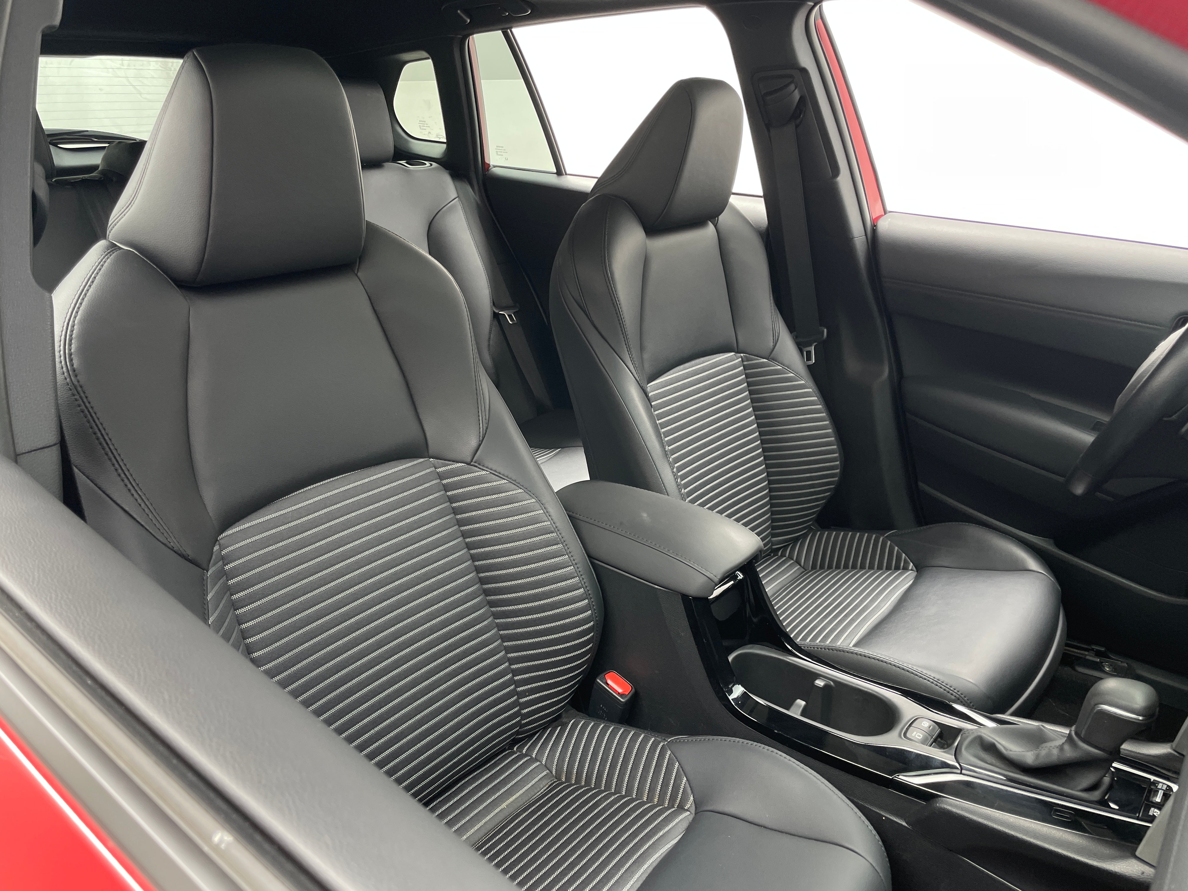 2023 Toyota Corolla Cross XSE 2