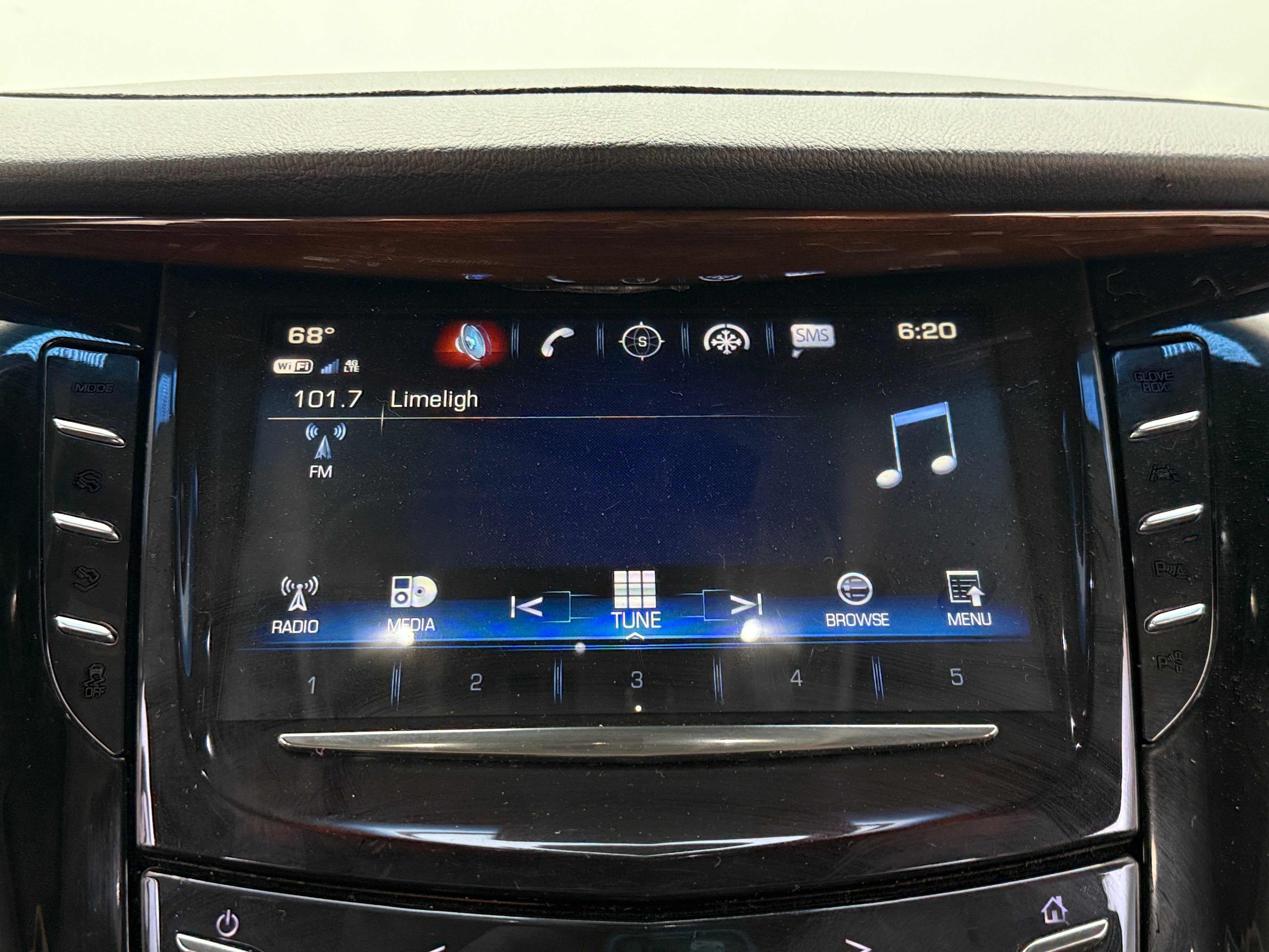 2019 Cadillac Escalade ESV Luxury 3
