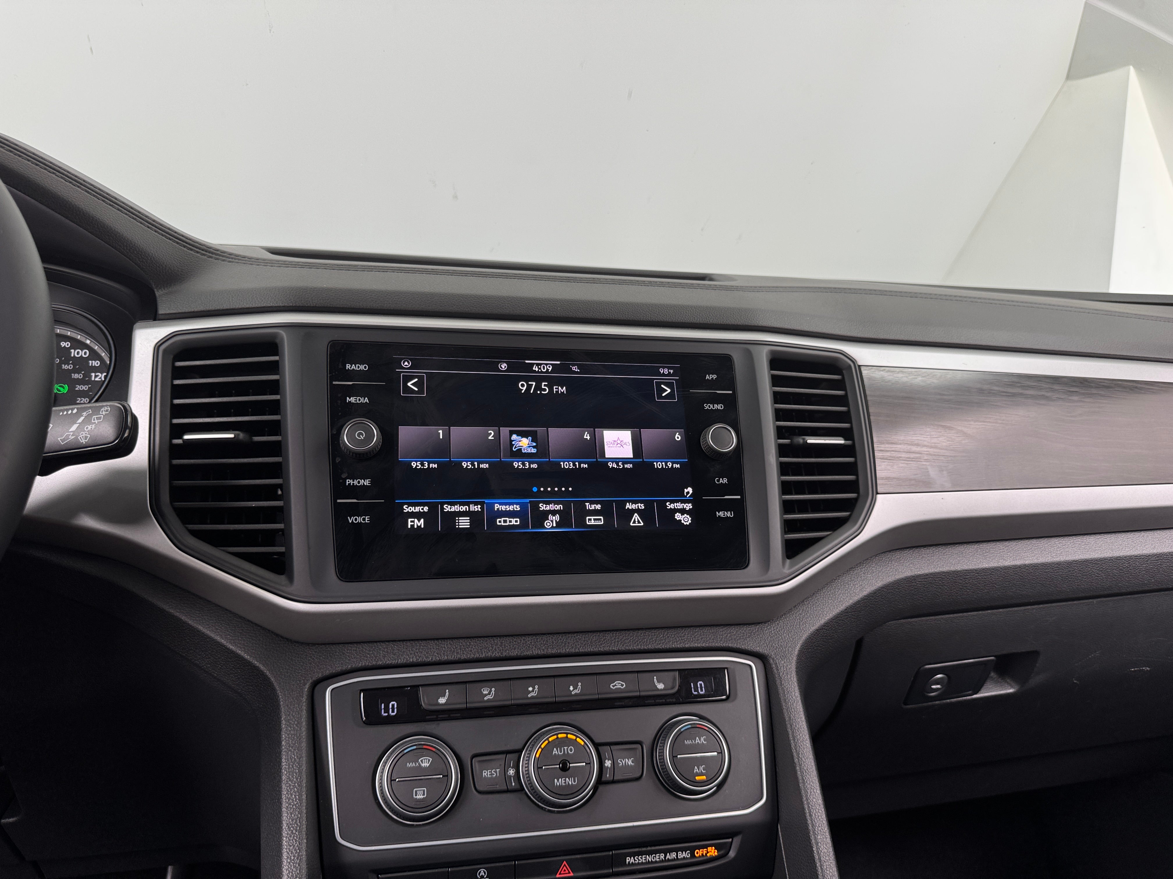 Thumbnail: 2021 Volkswagen Atlas - 4