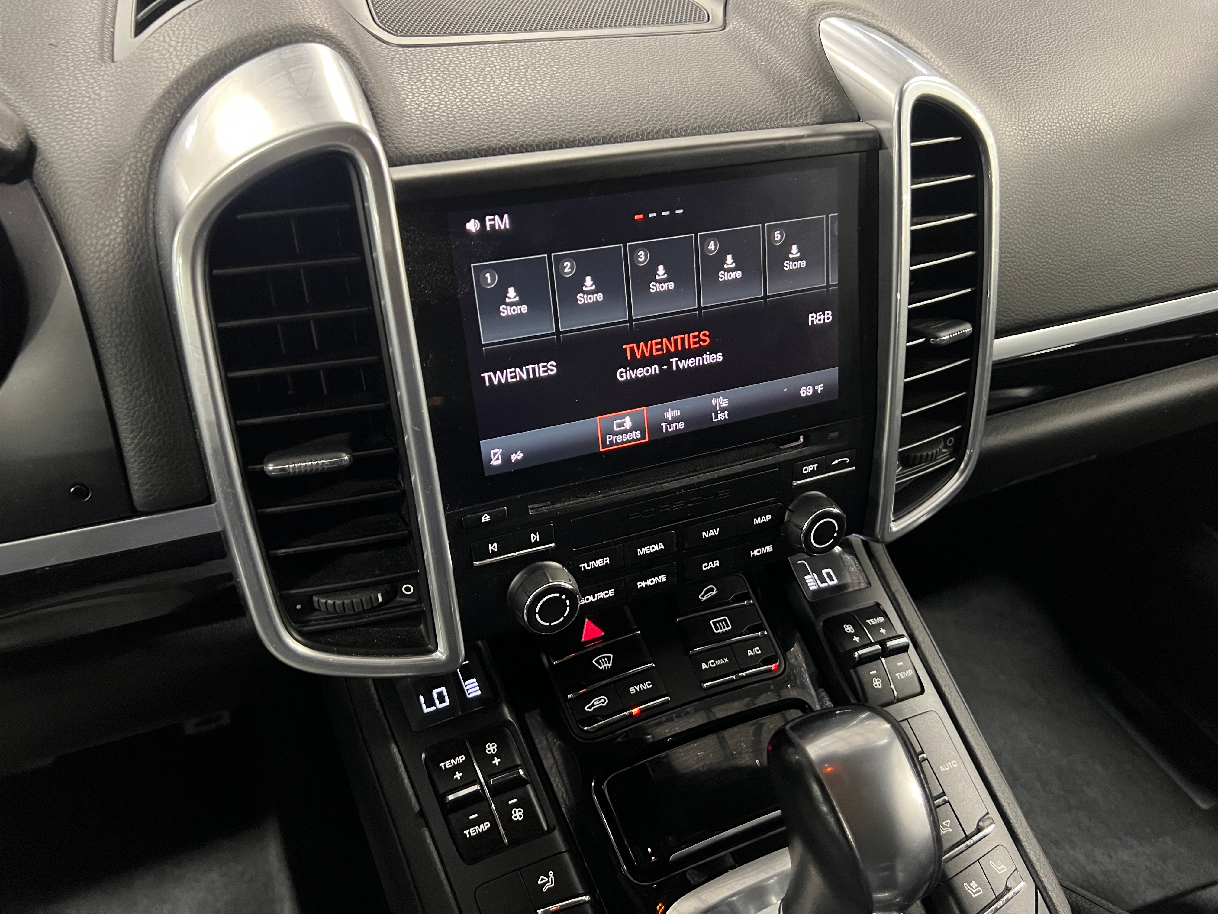 2017 Porsche Cayenne Platinum Edition 3