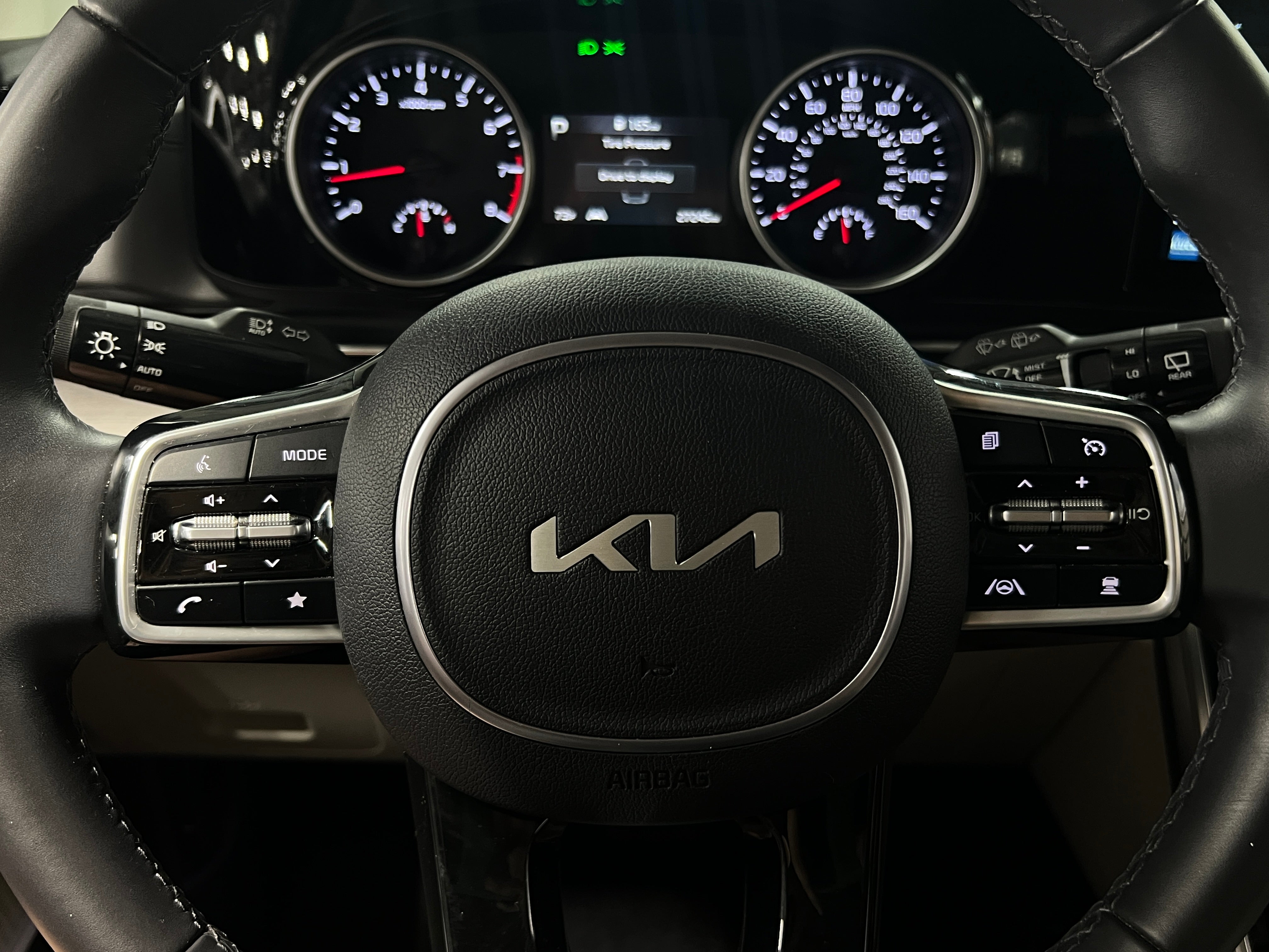 2024 Kia Carnival EX 4
