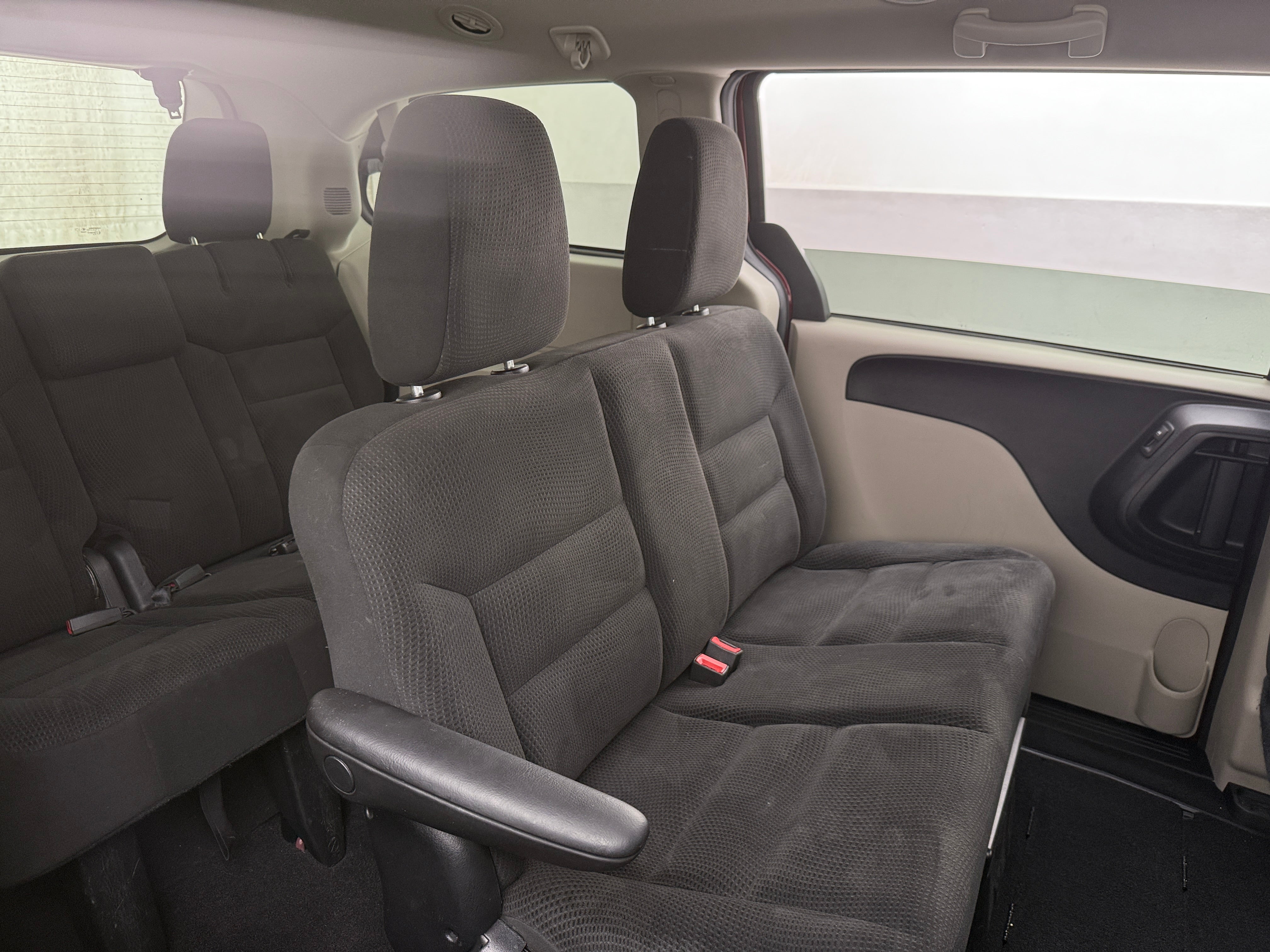 Thumbnail: 2017 Dodge Grand Caravan - 6