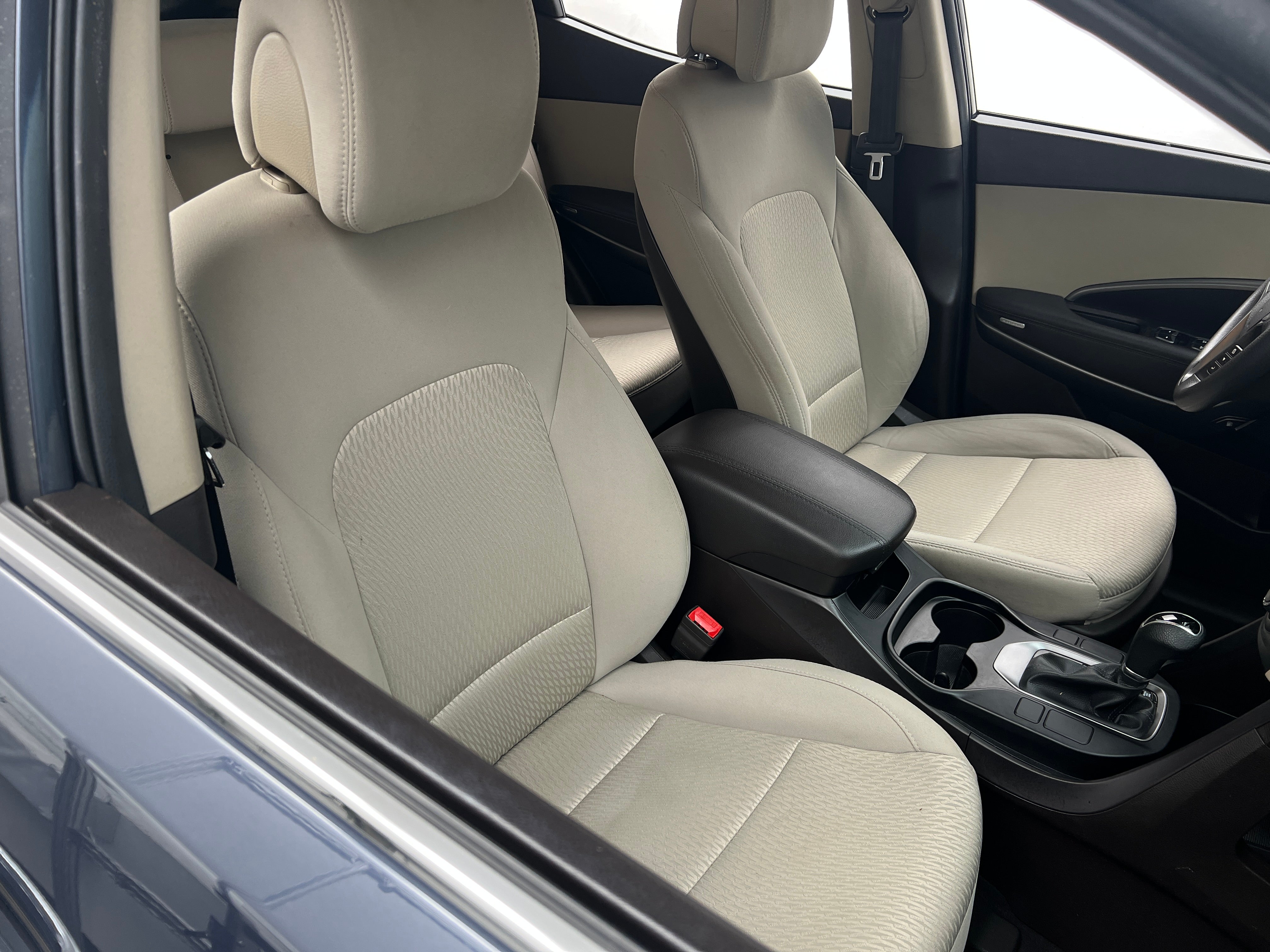 2017 Hyundai Santa Fe Base 2