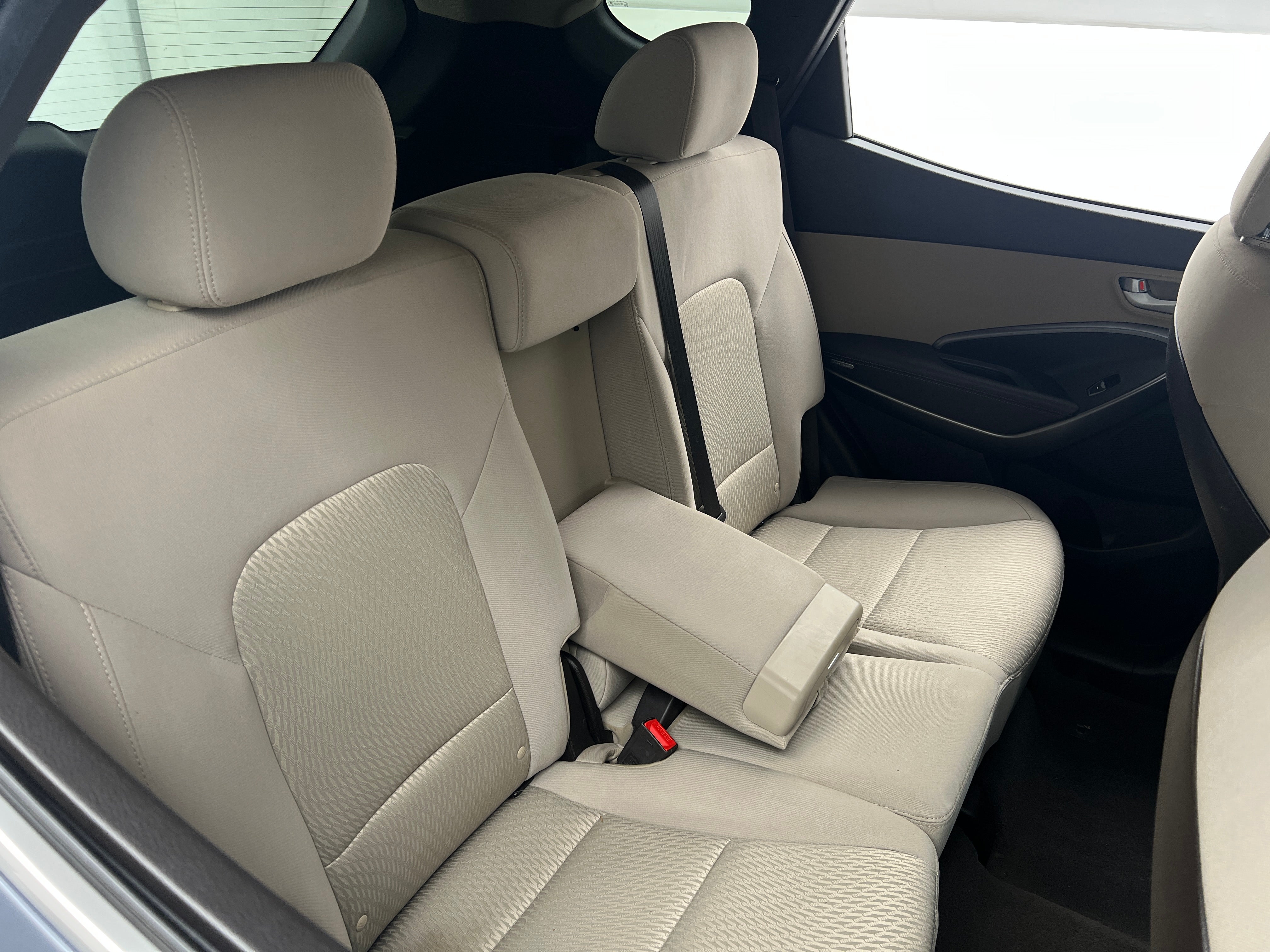 2017 Hyundai Santa Fe Base 6