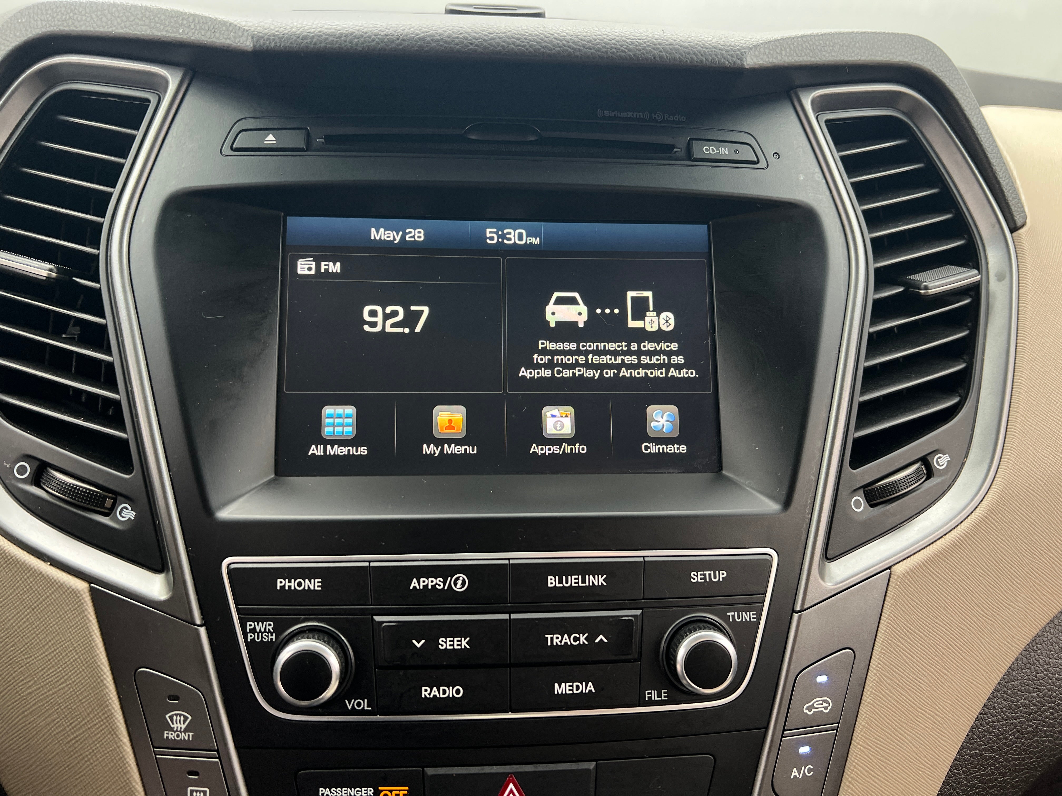 2017 Hyundai Santa Fe Base 4