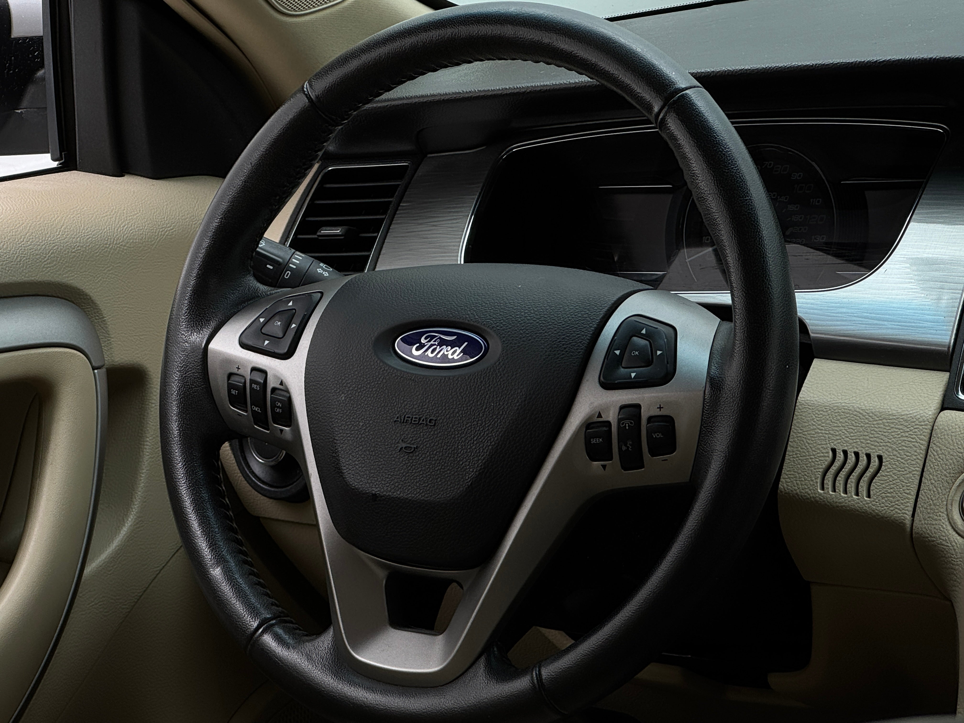 2016 Ford Taurus SEL 4