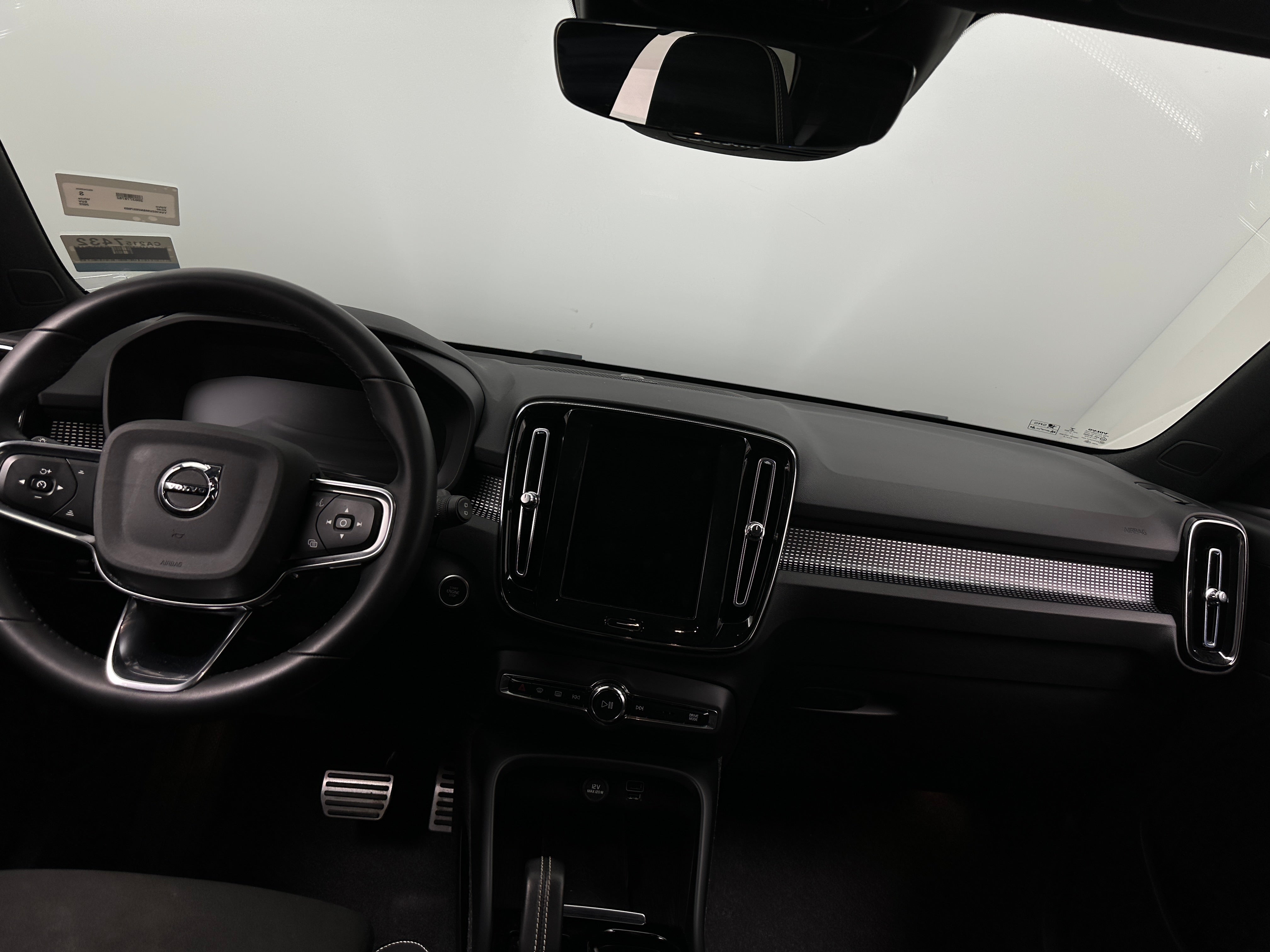 2022 Volvo XC40 T5 R-Design 2