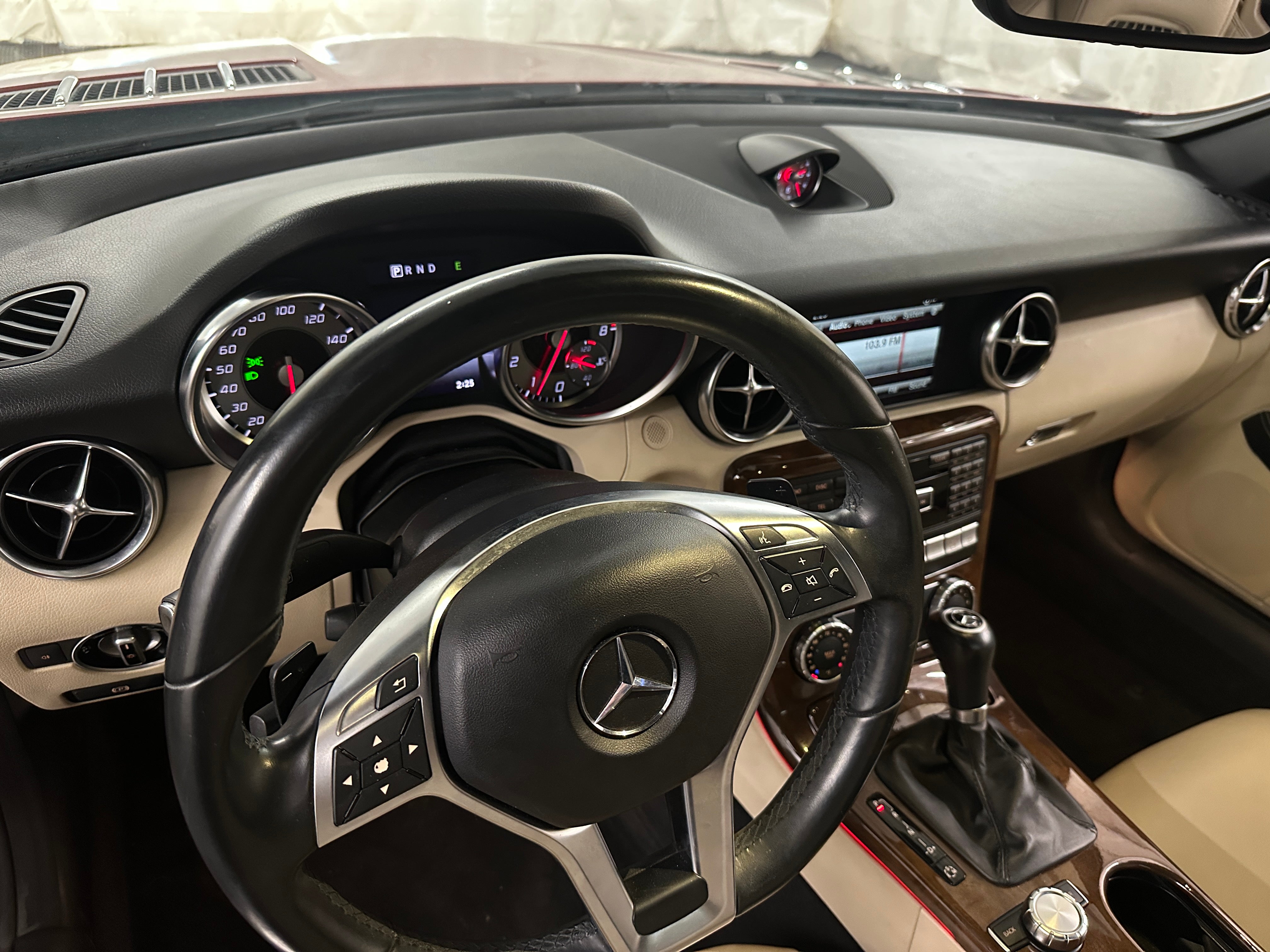 2015 Mercedes-Benz SLK 250 2