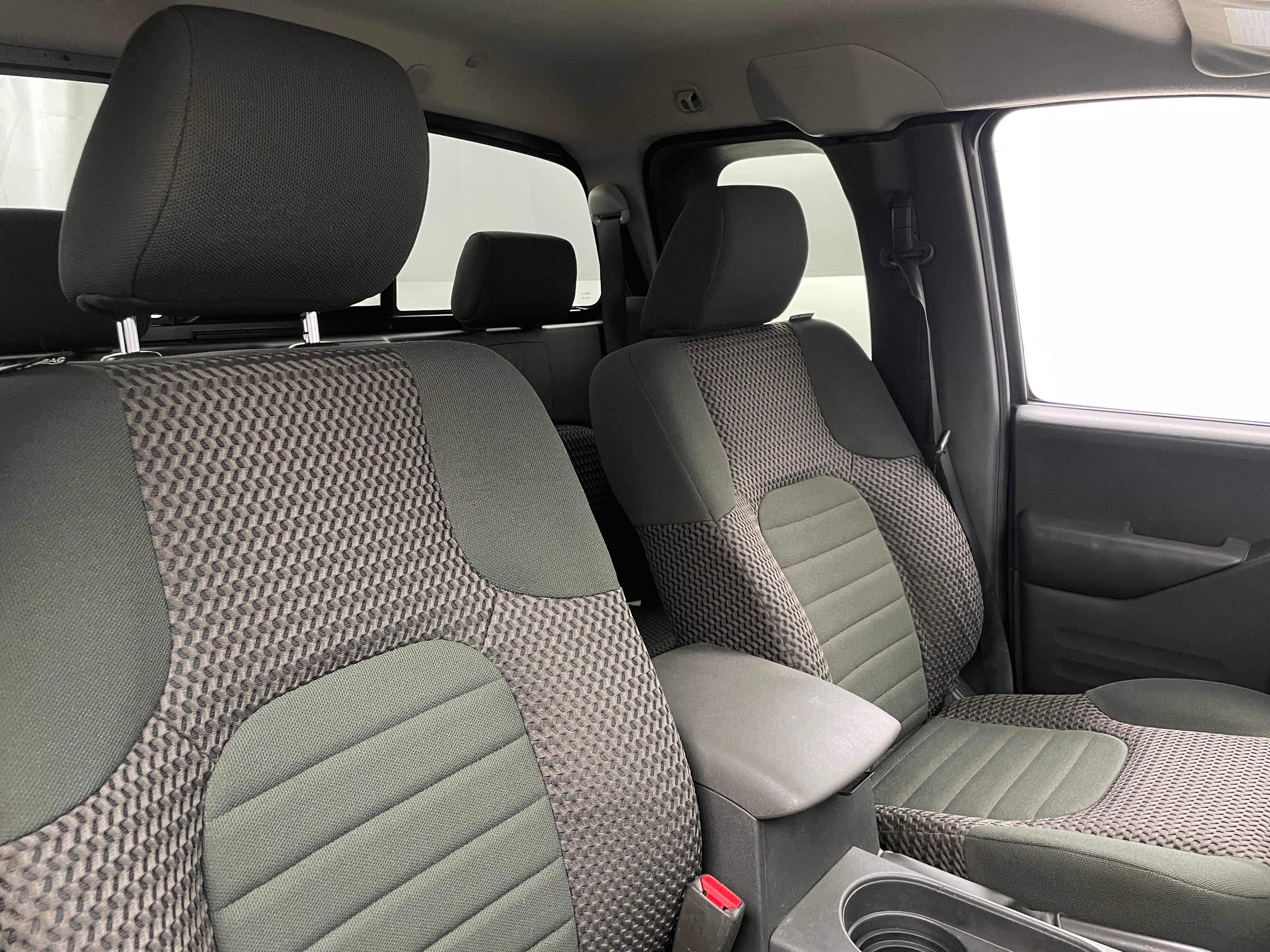 2016 Nissan Frontier SV 2