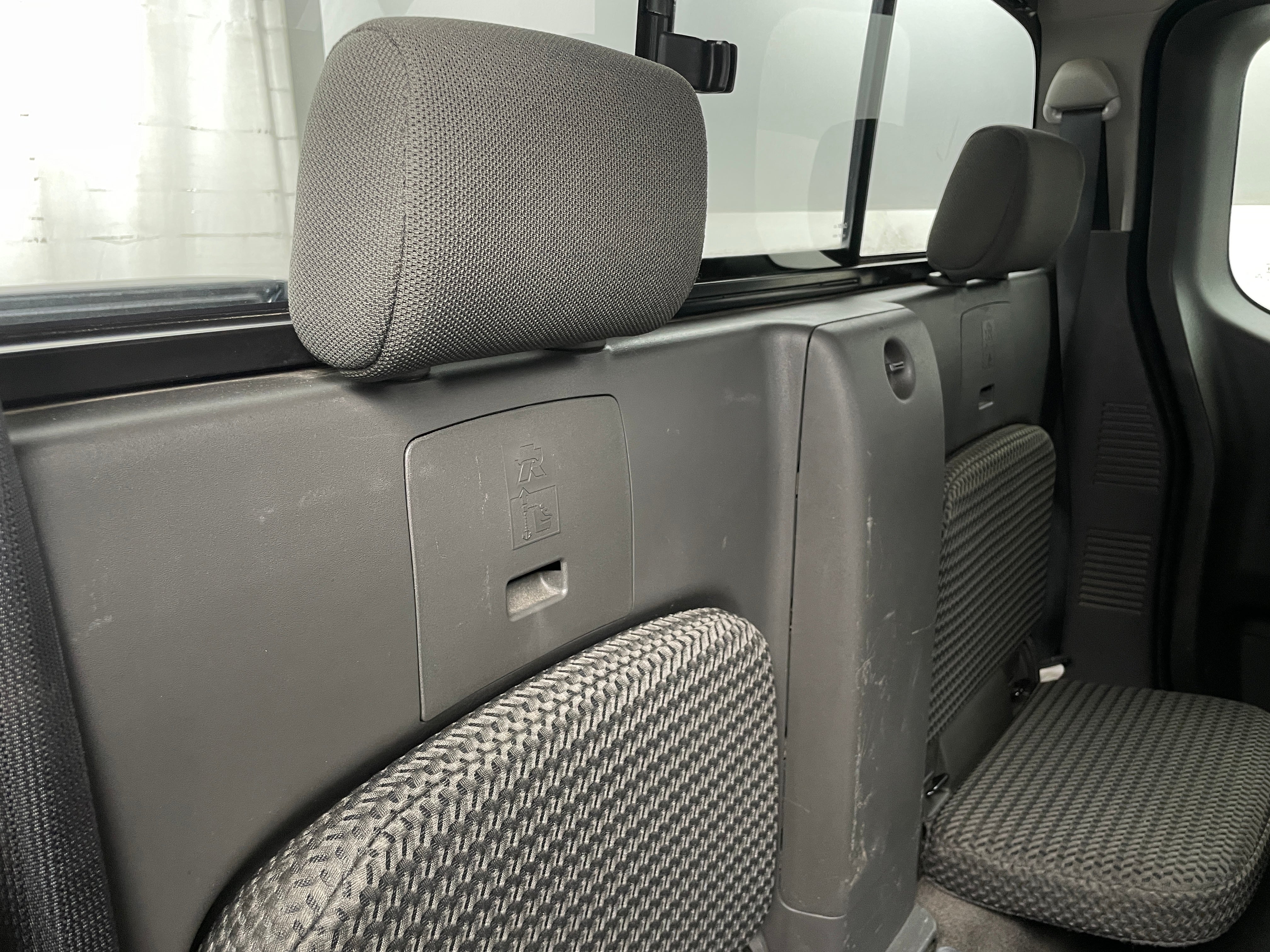 2016 Nissan Frontier SV 6