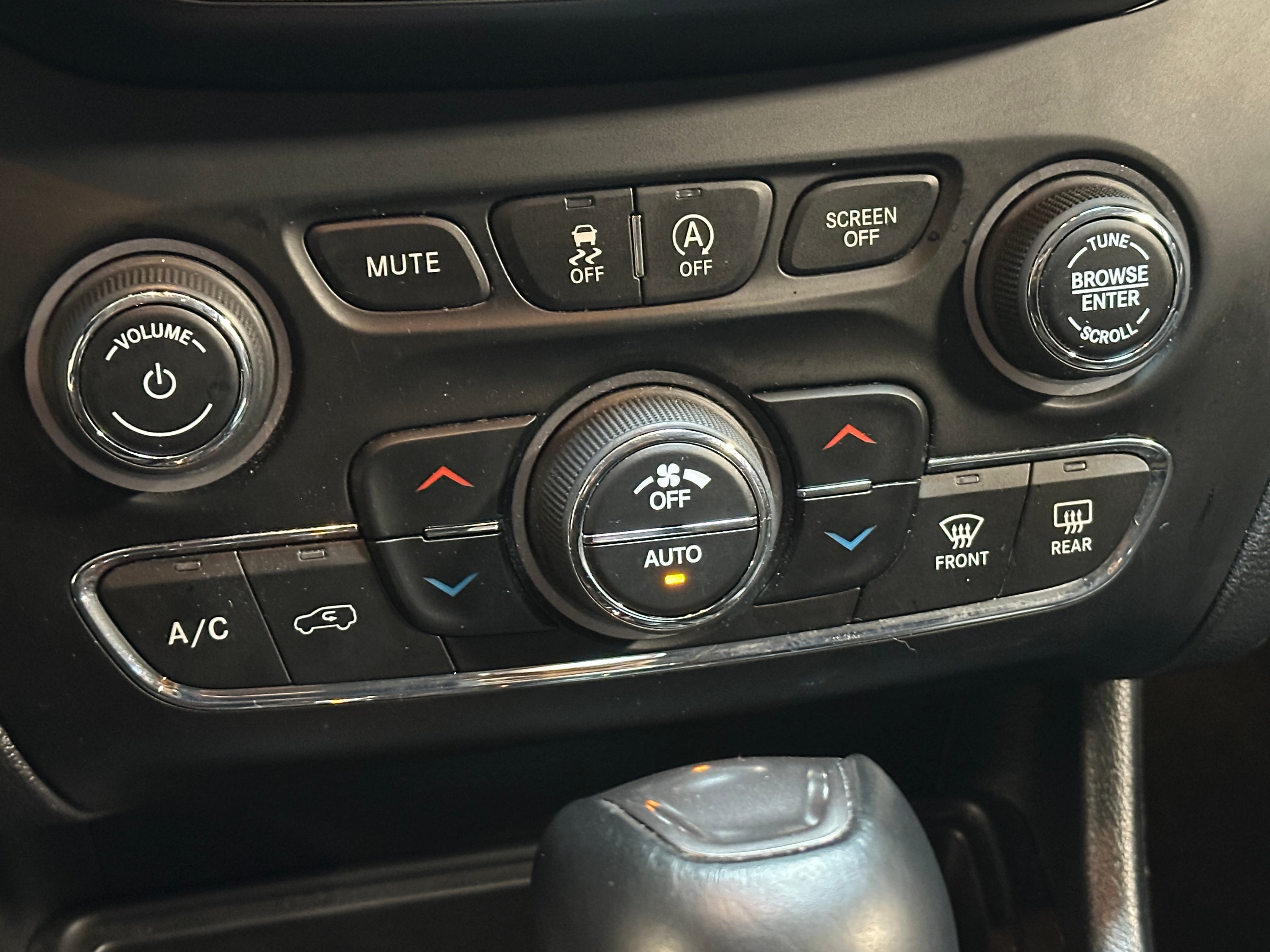 2022 Jeep Cherokee Limited Edition 3