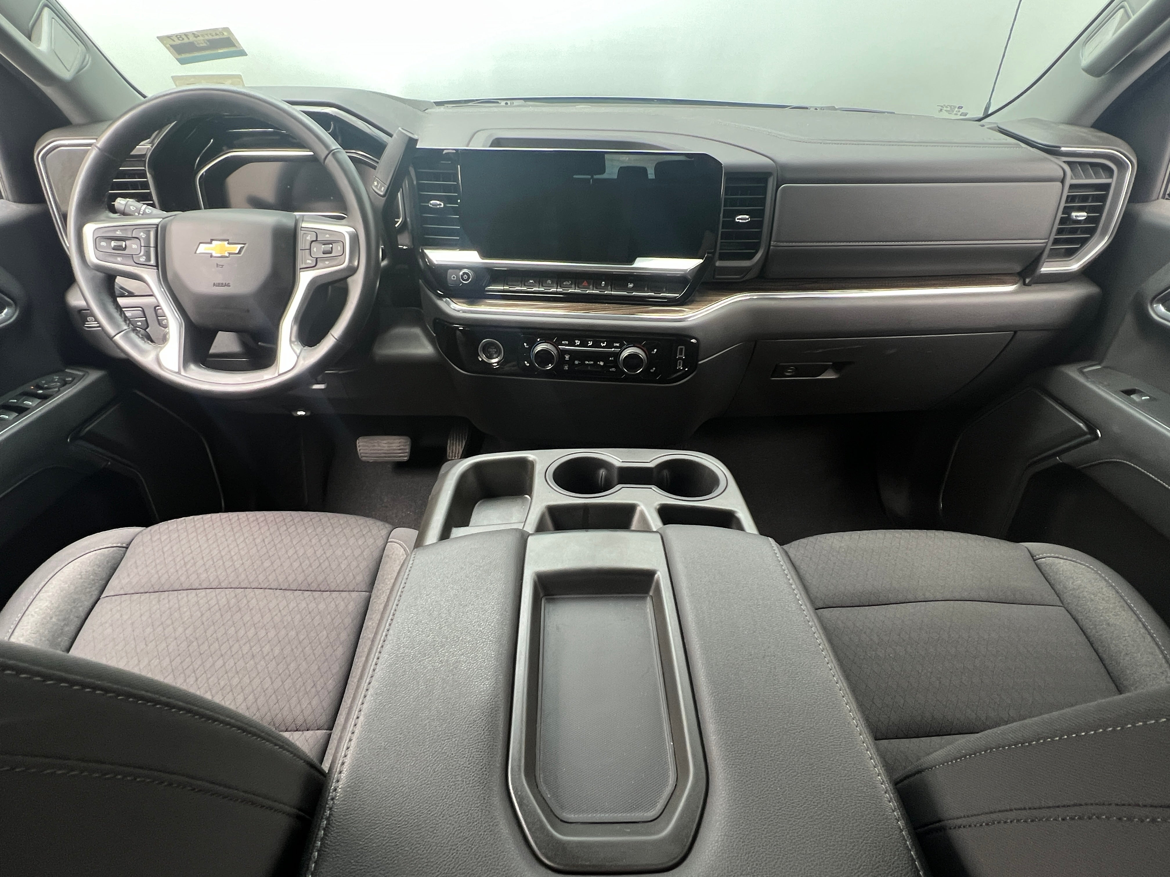 2023 Chevrolet Silverado 1500 LT 3