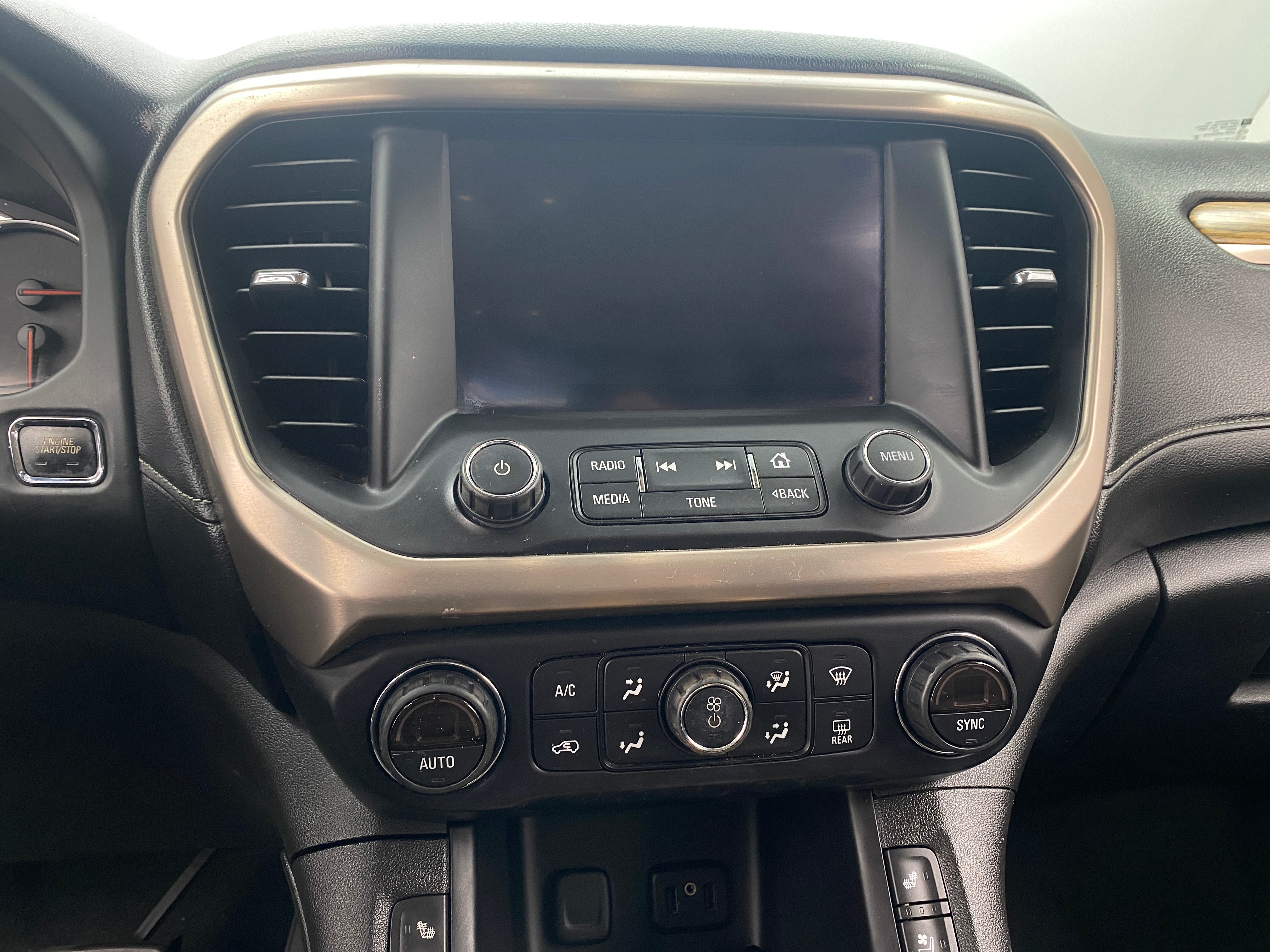 2017 GMC Acadia Denali 3