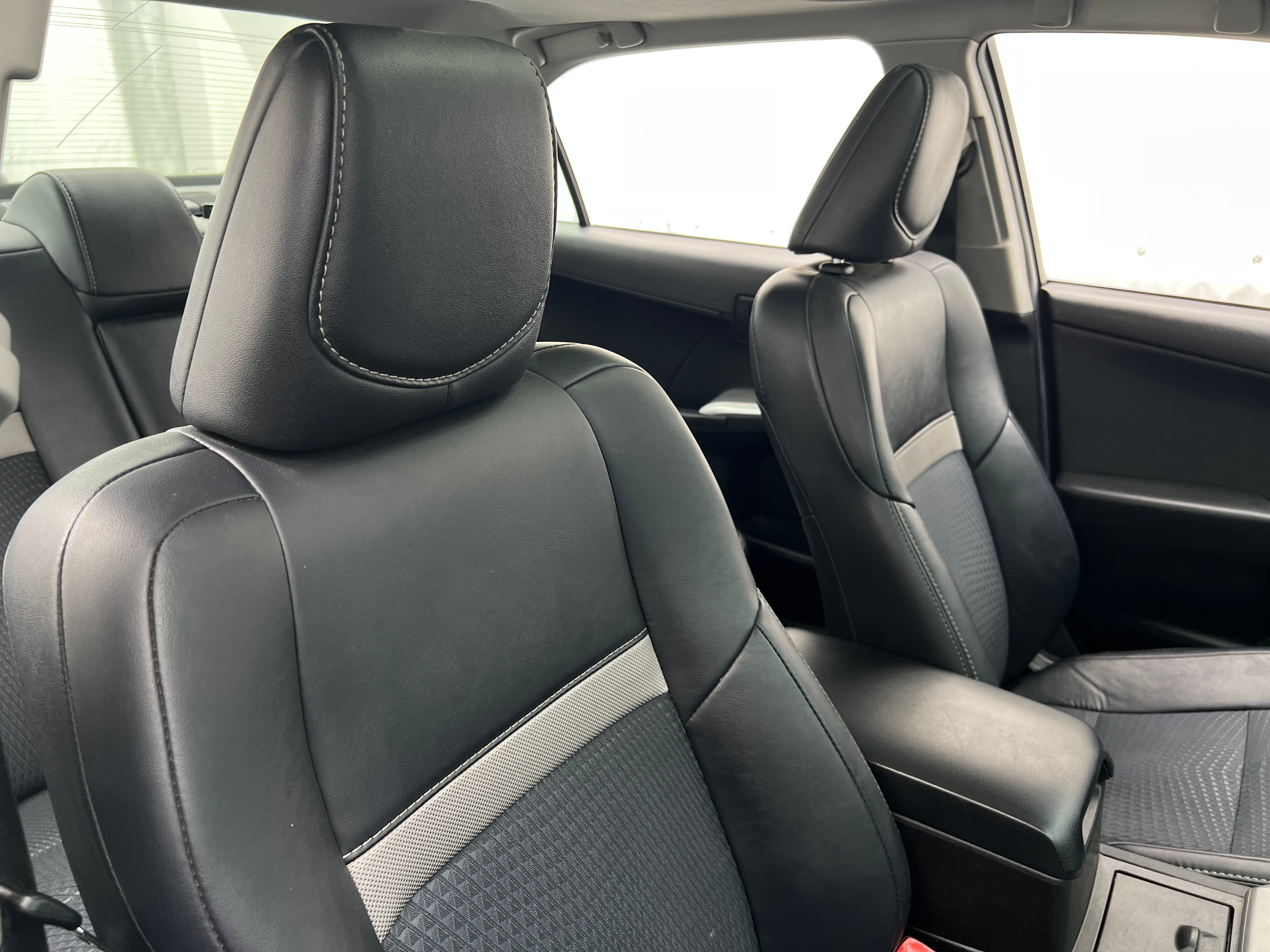 2014 Toyota Camry SE 2