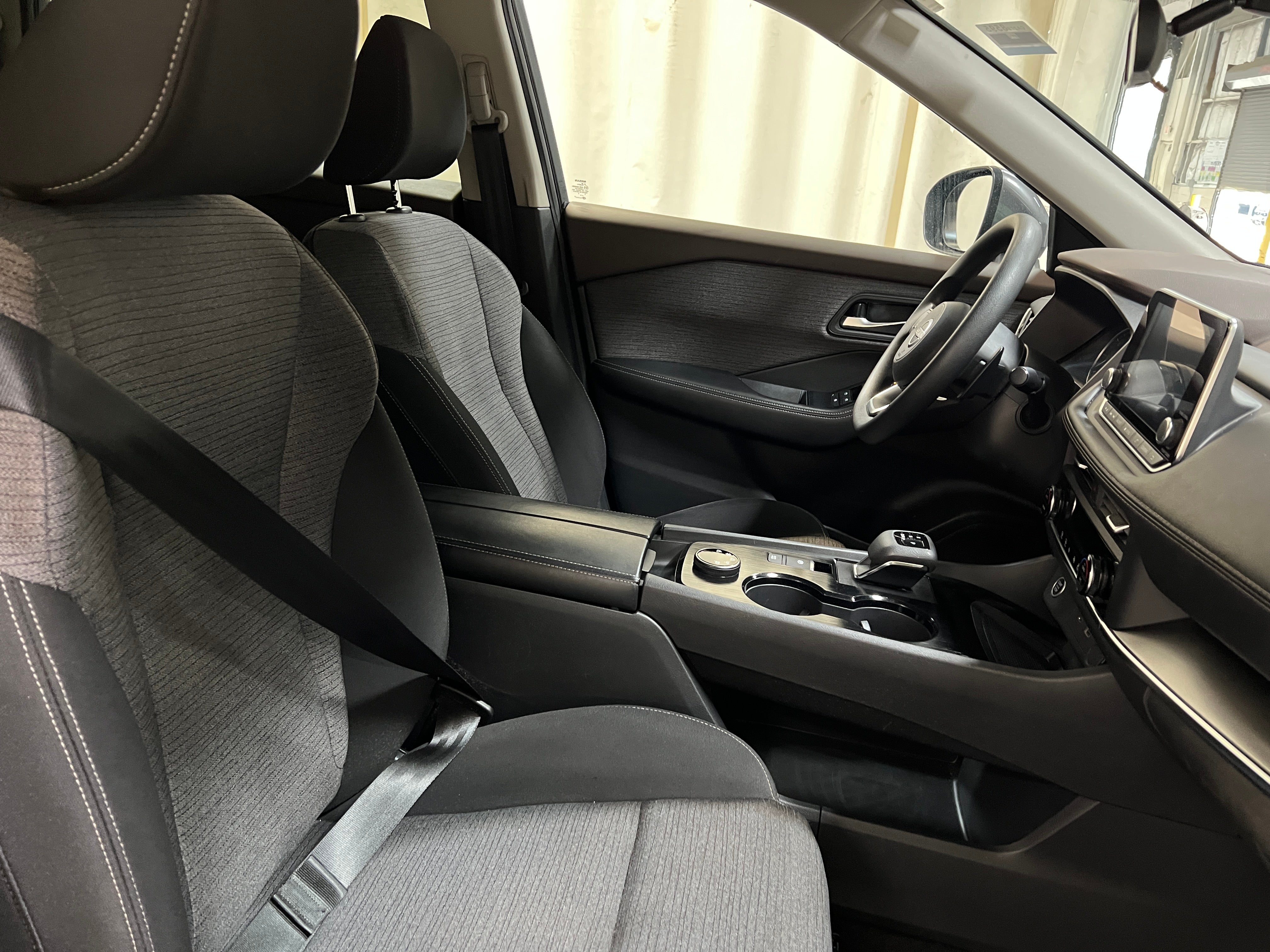 2023 Nissan Rogue SV 2