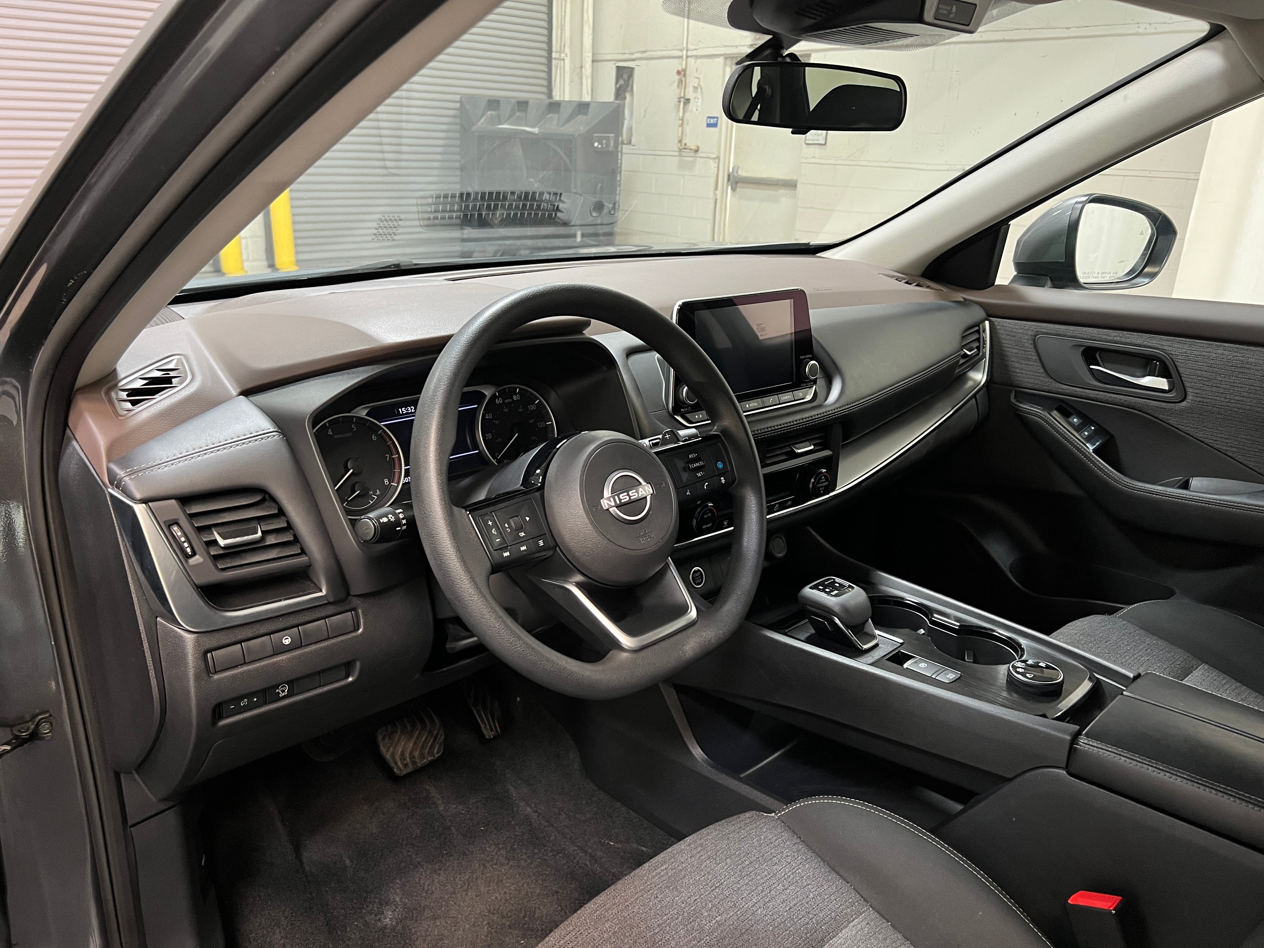 2023 Nissan Rogue SV 3