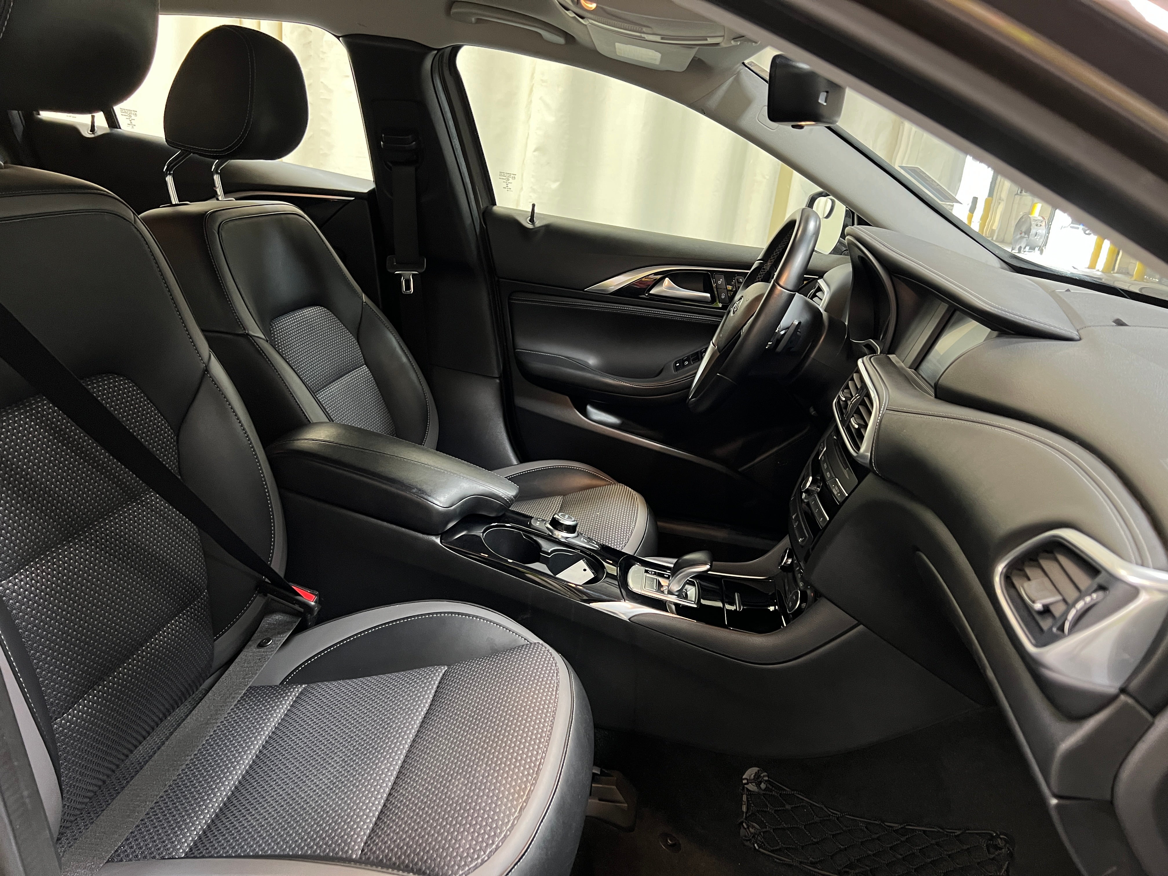 2019 INFINITI QX30 Luxe 2