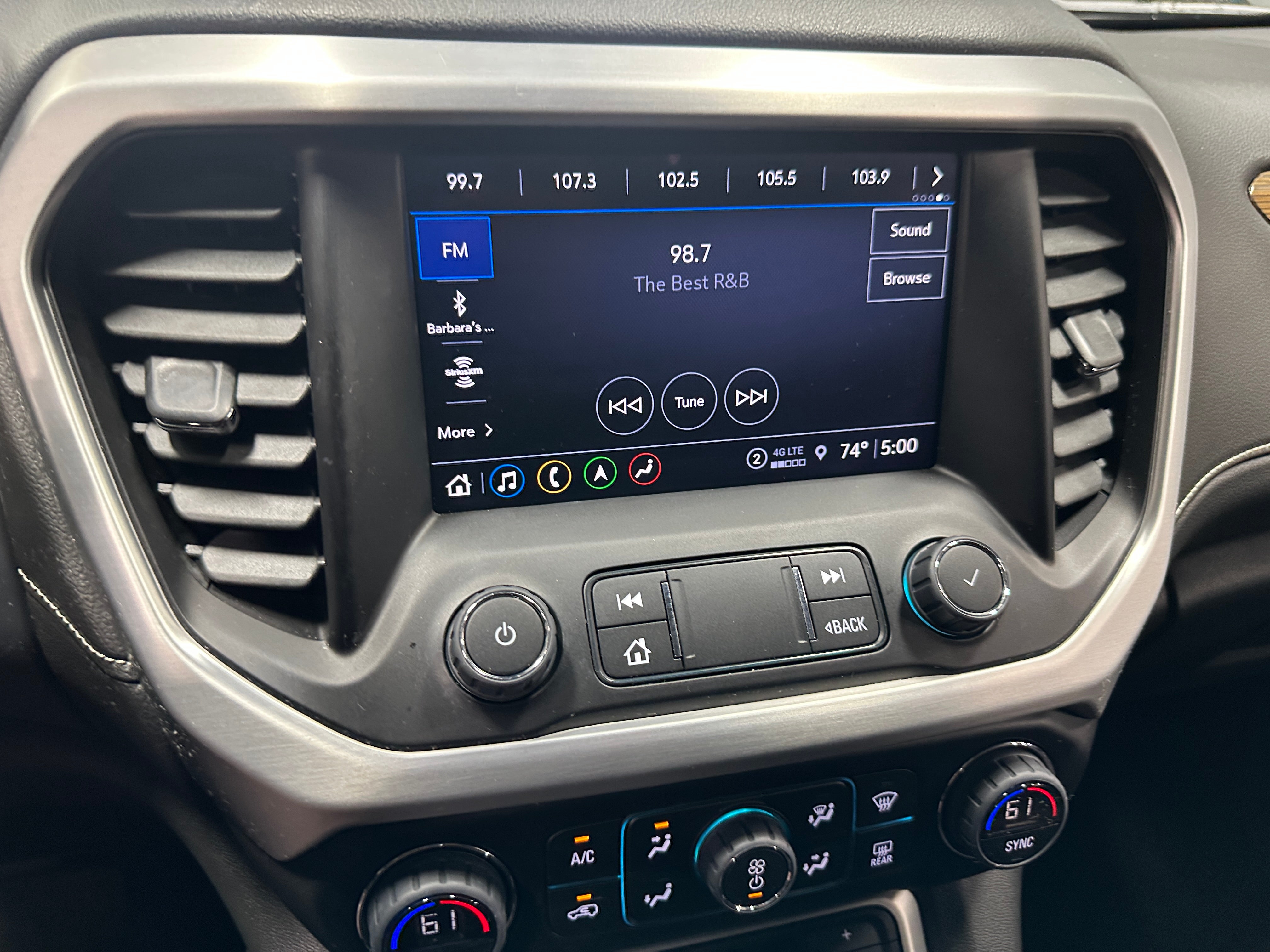 2023 GMC Acadia SLE 4