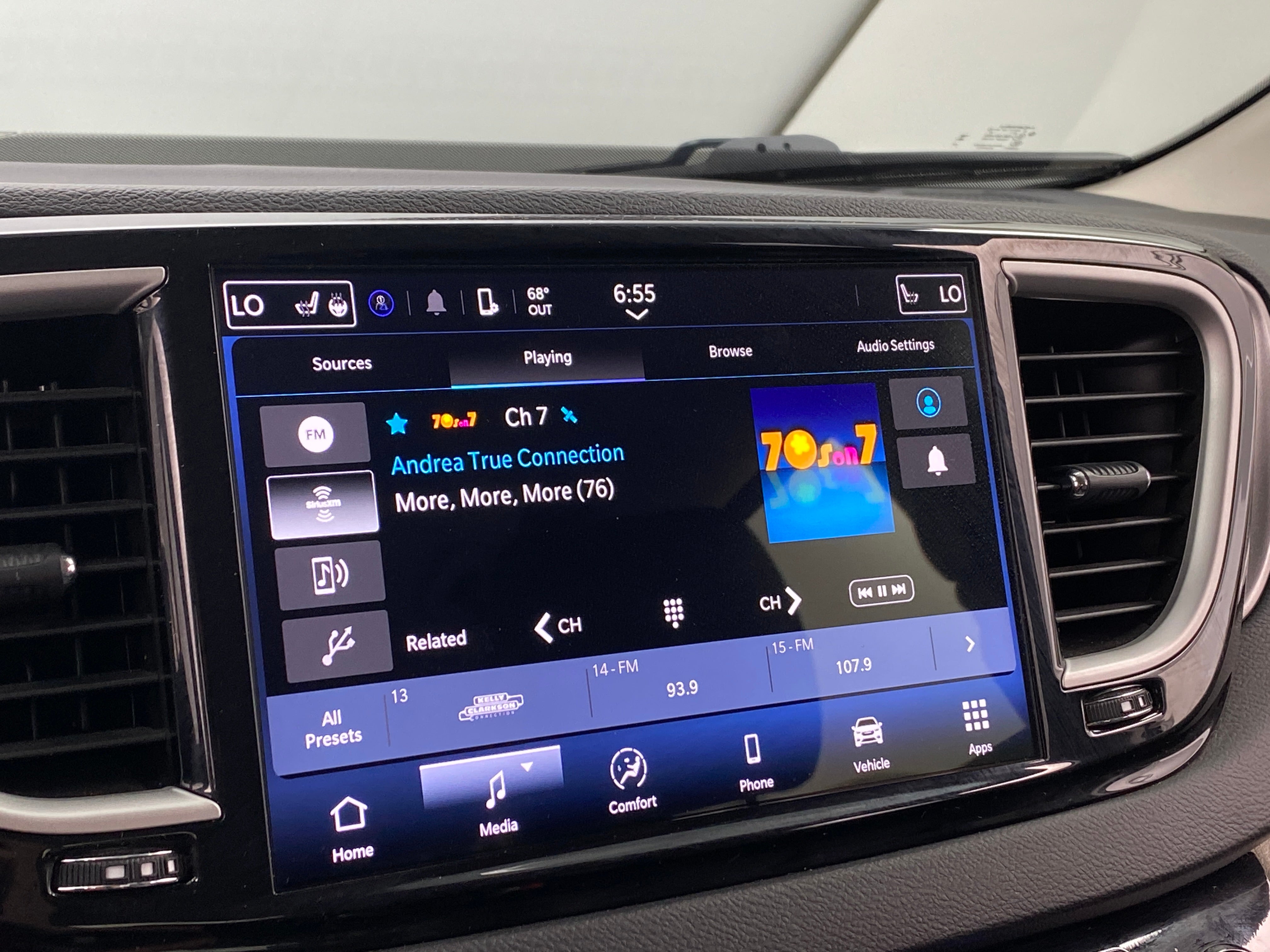 2024 Chrysler Pacifica Touring L 3
