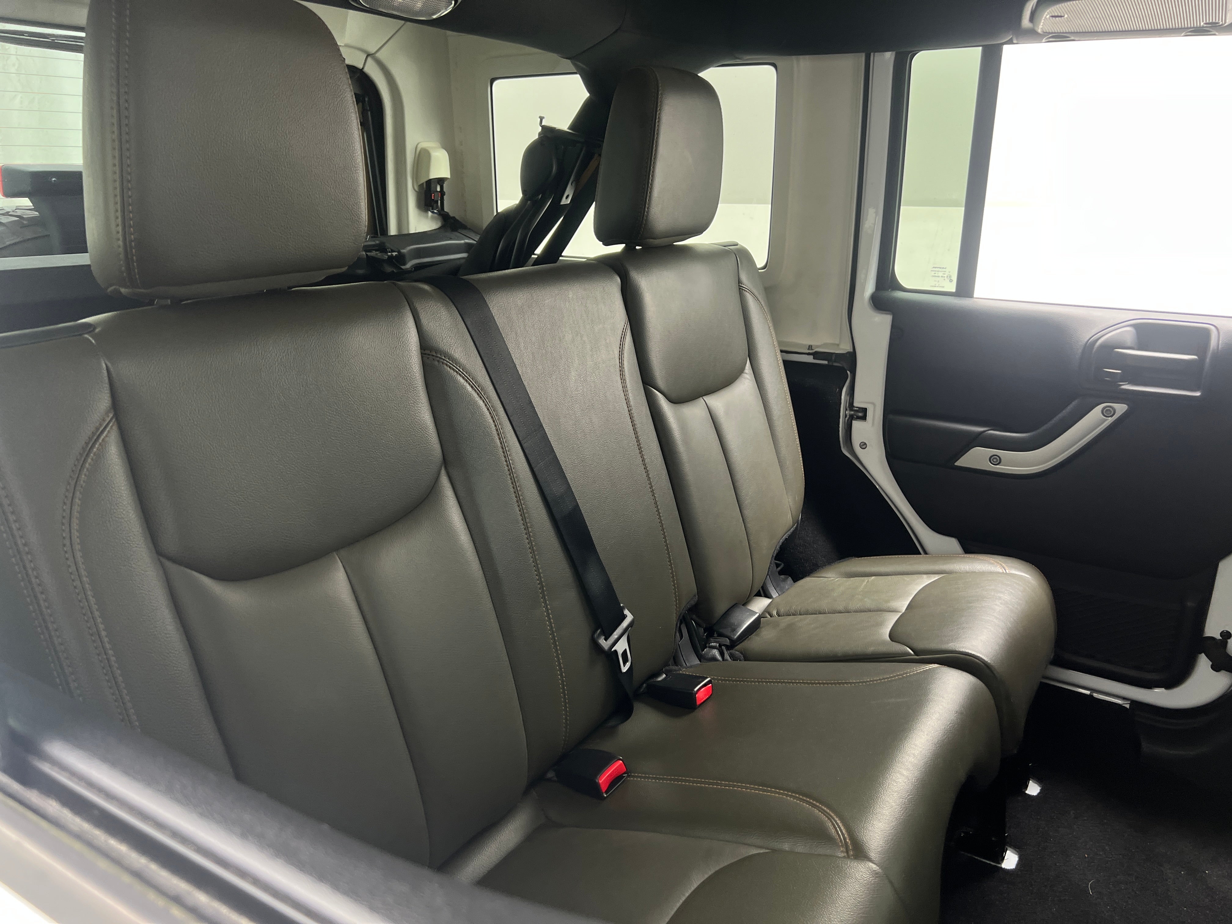 2016 Jeep Wrangler Unlimited Sahara 5