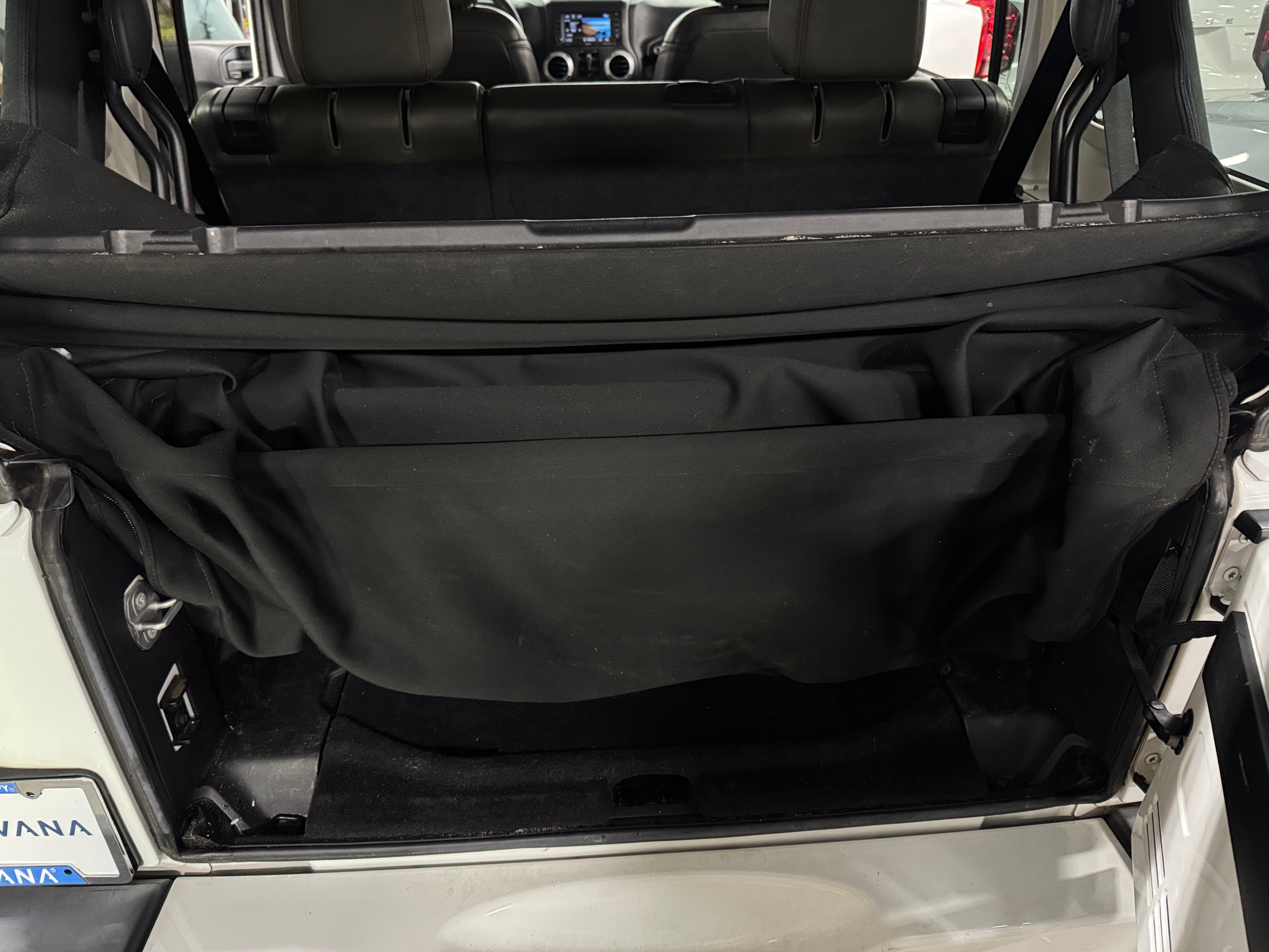 2016 Jeep Wrangler Unlimited Sahara 6