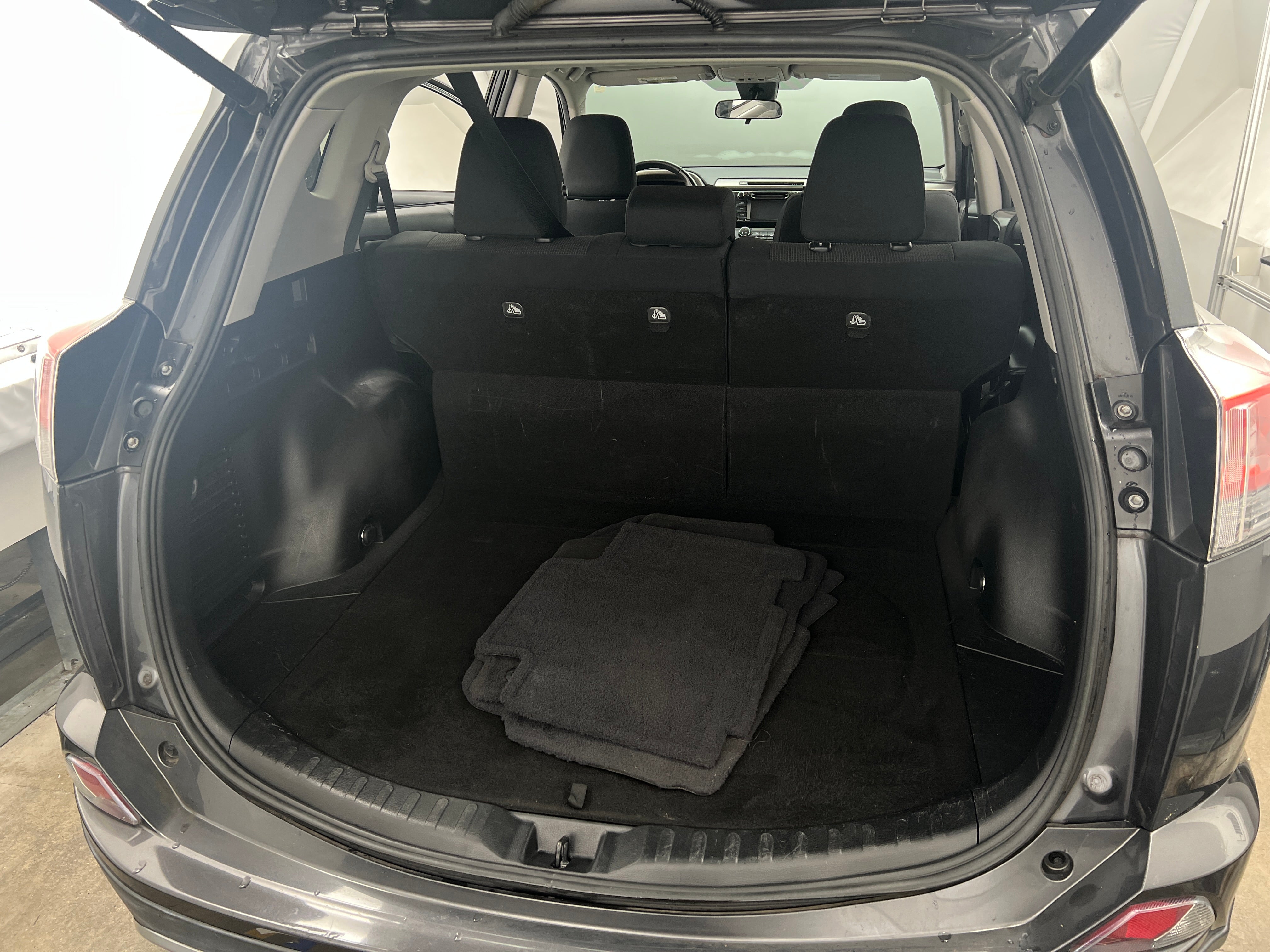 2018 Toyota RAV4 XLE 7