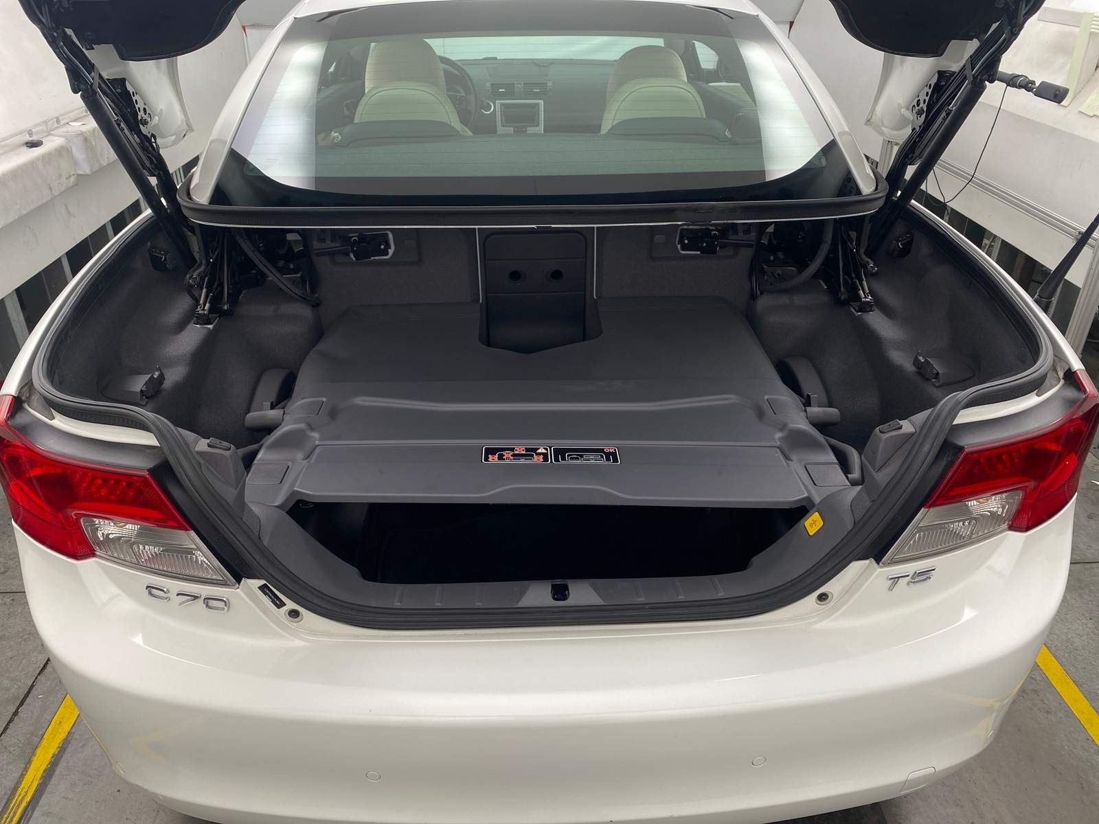 Thumbnail: 2013 Volvo C70 - 7