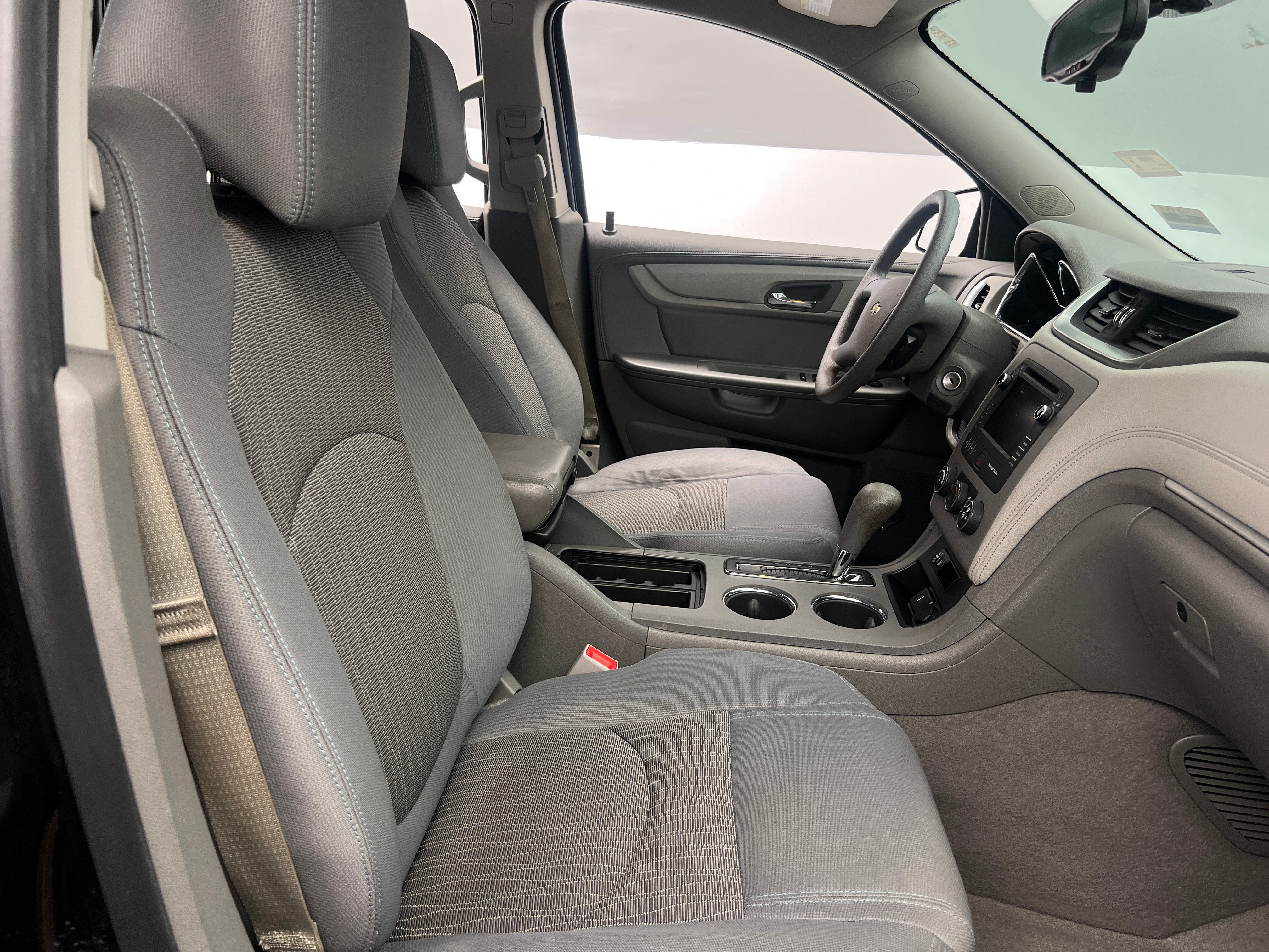 2017 Chevrolet Traverse LS 2