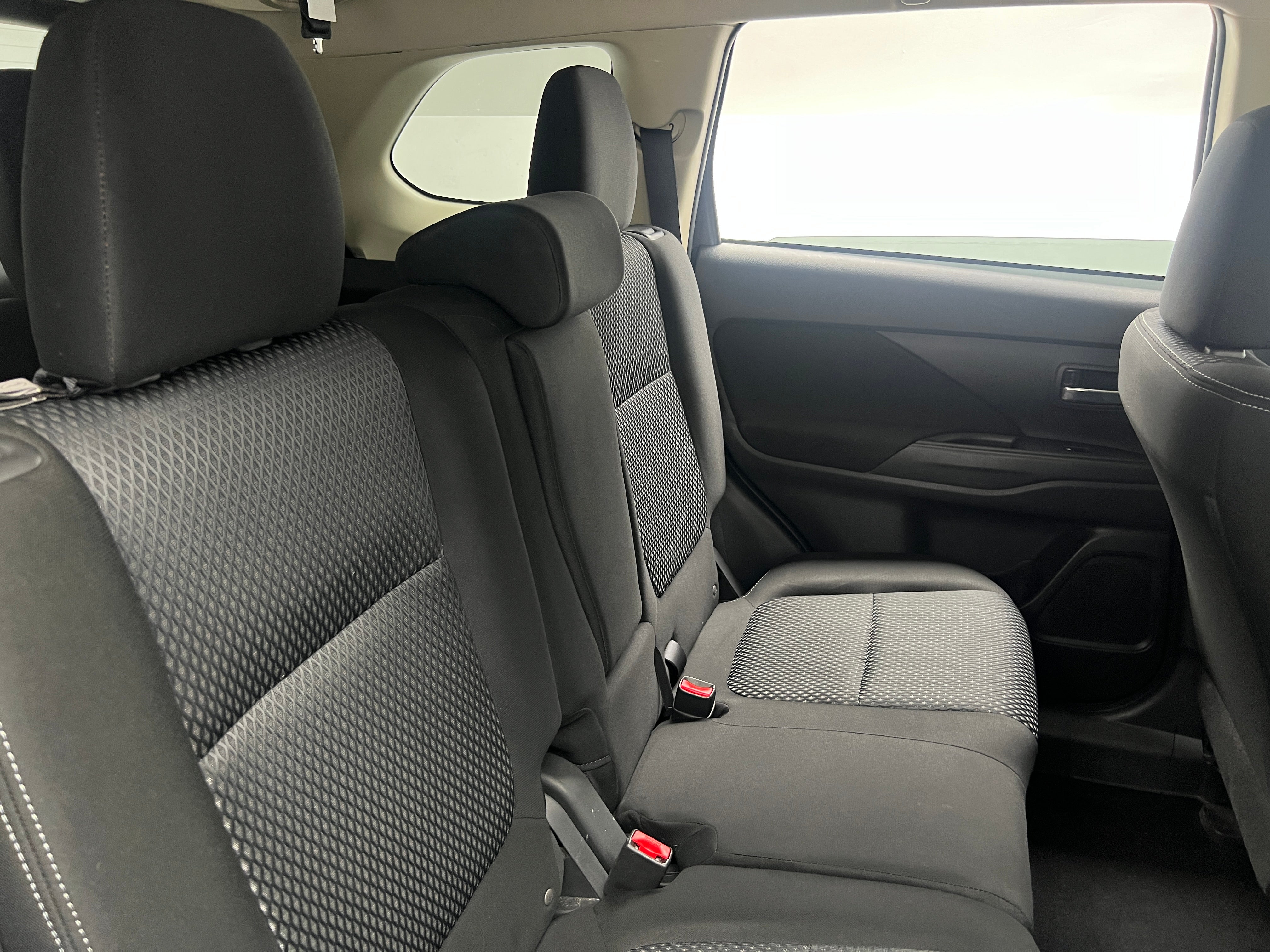 2018 Mitsubishi Outlander ES 6