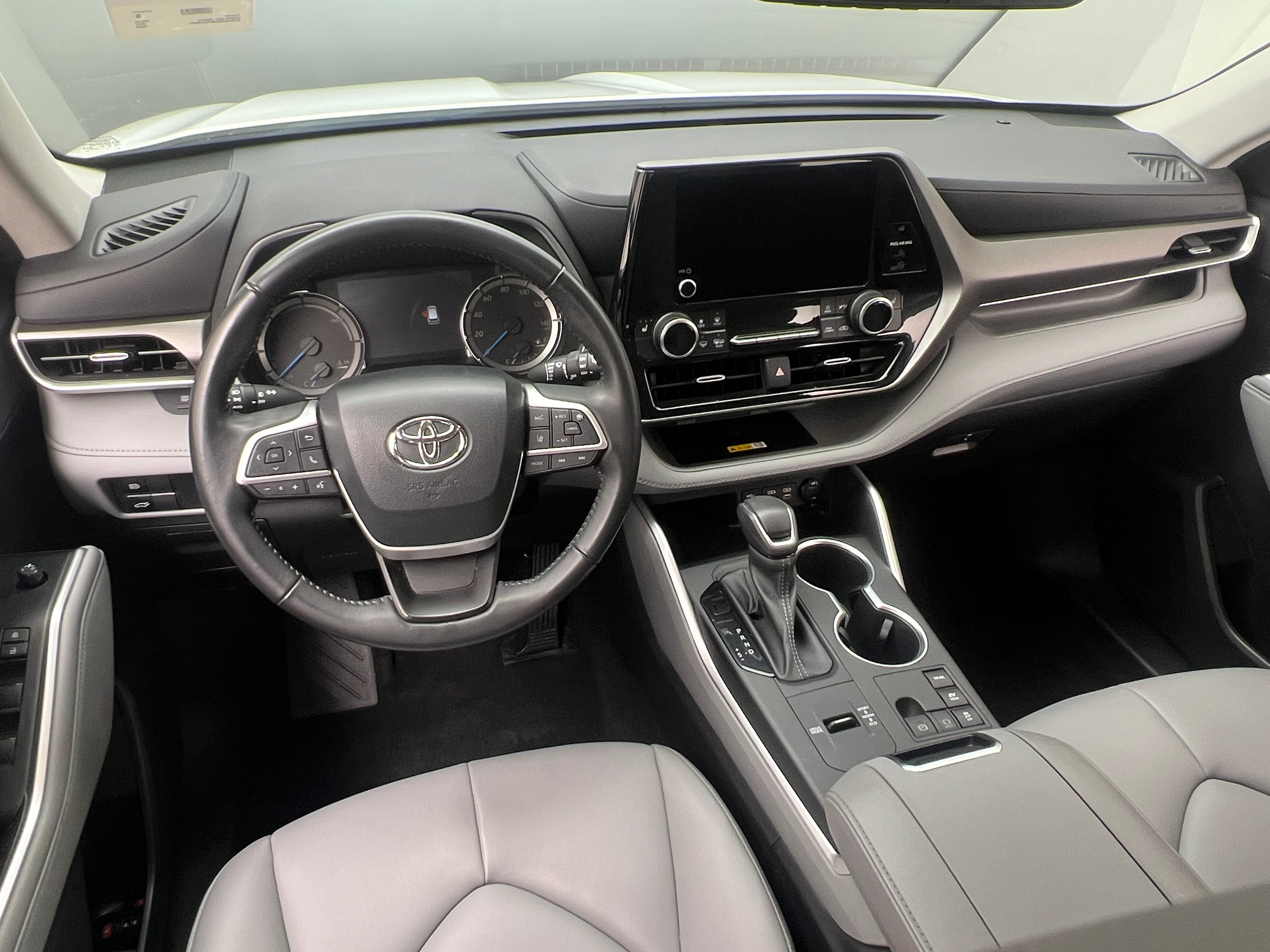 2023 Toyota Highlander XLE 2