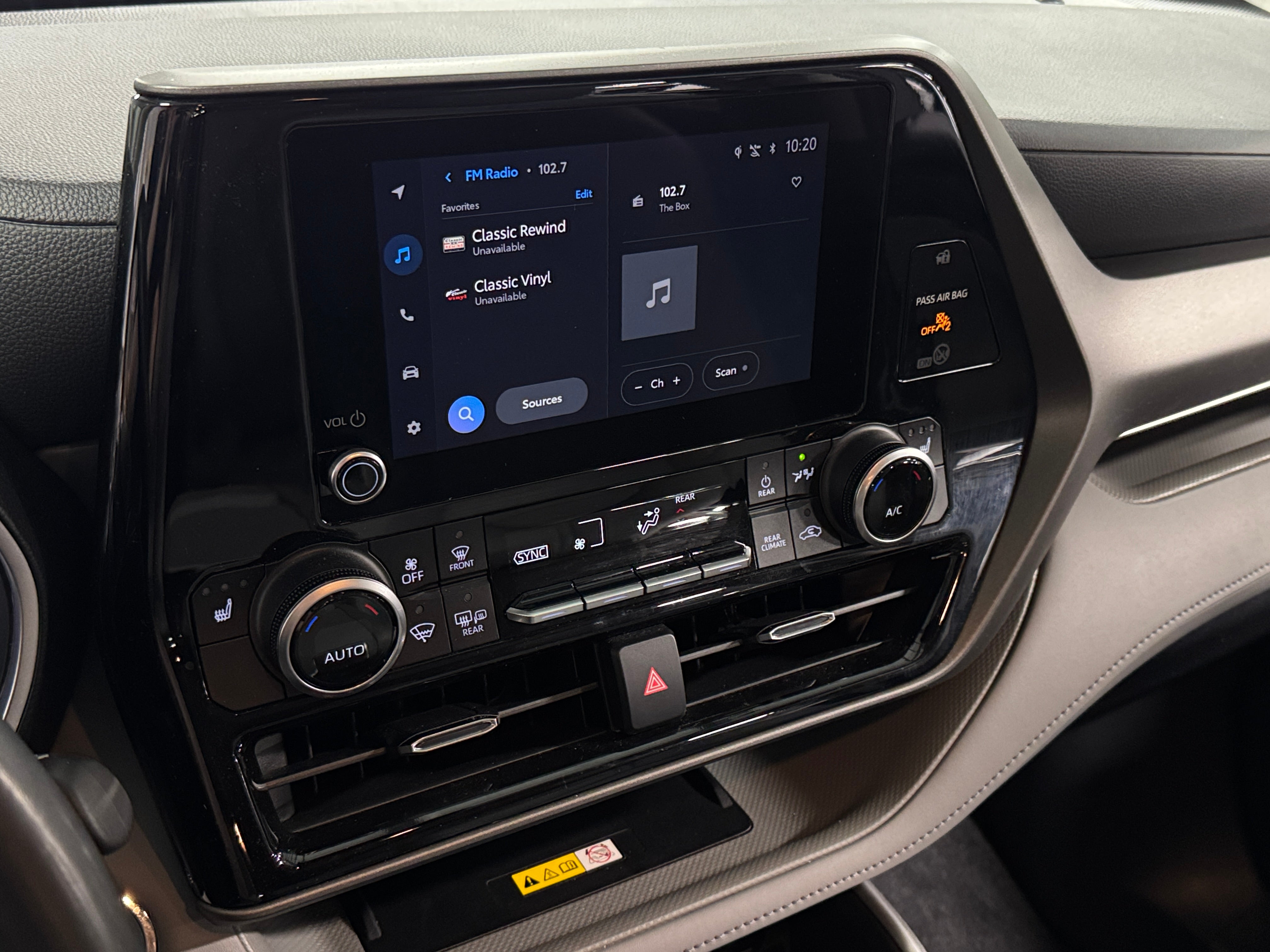 2023 Toyota Highlander XLE 3