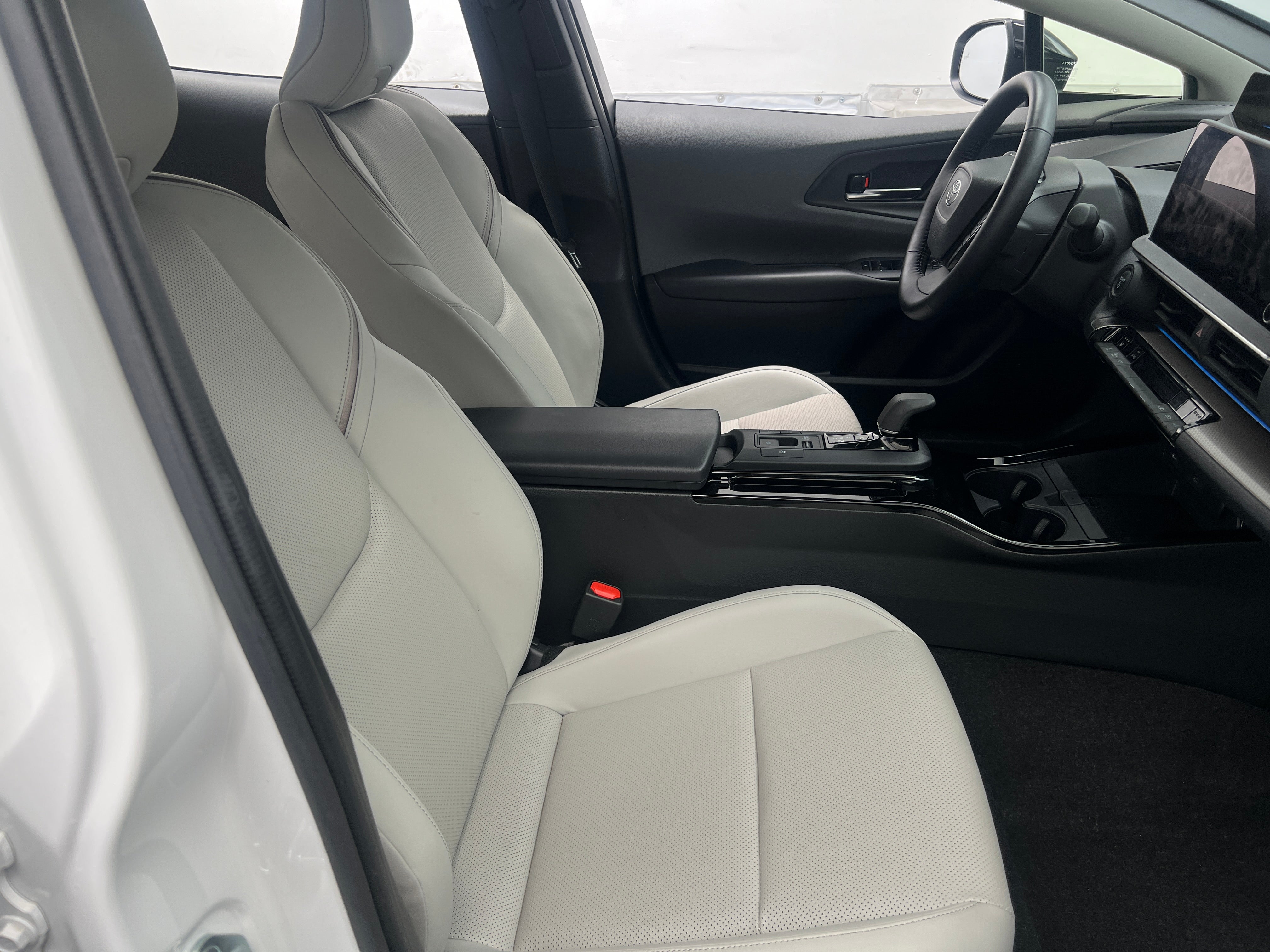 2023 Toyota Prius XLE 2