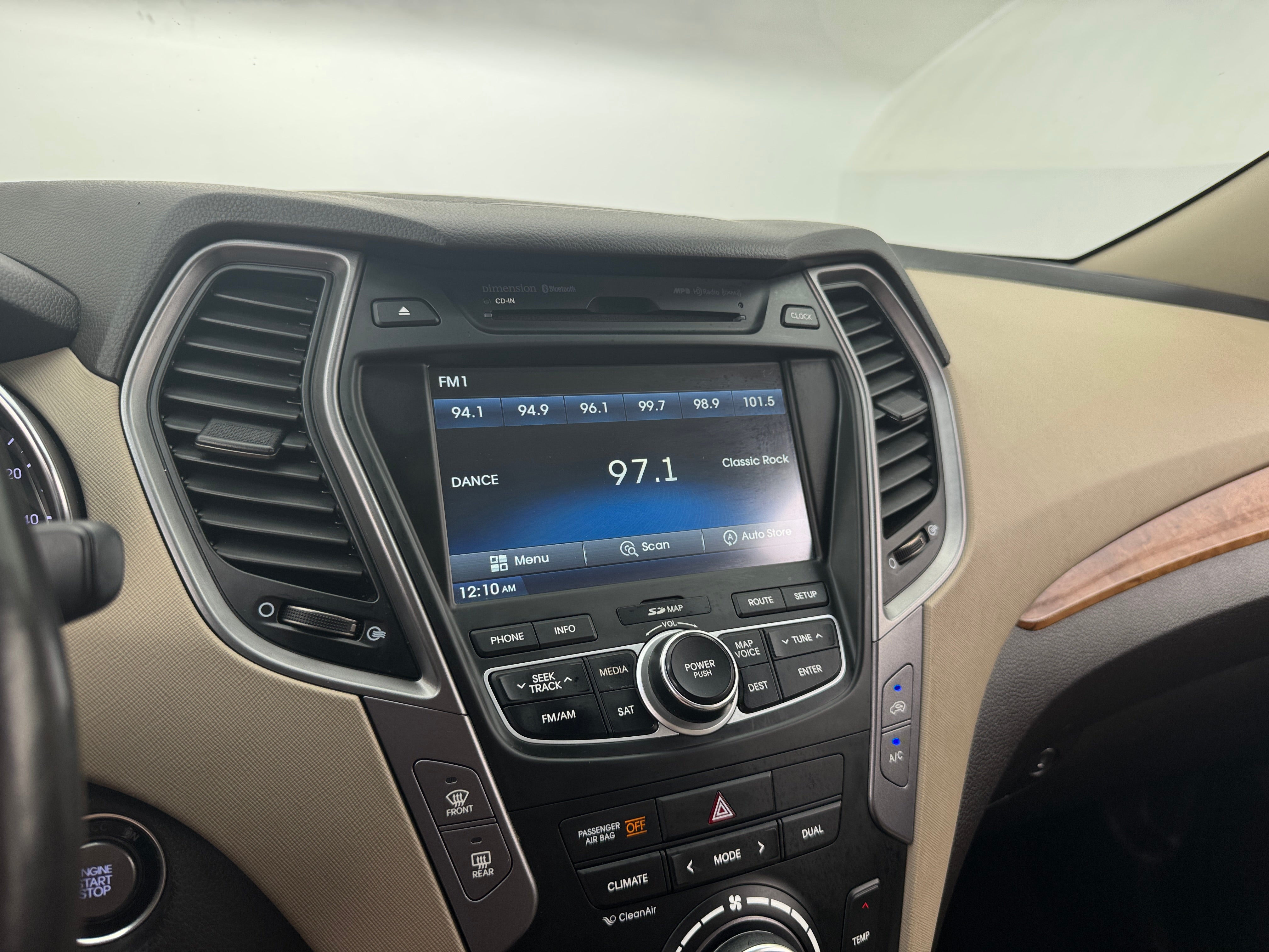 2013 Hyundai Santa Fe Base 4
