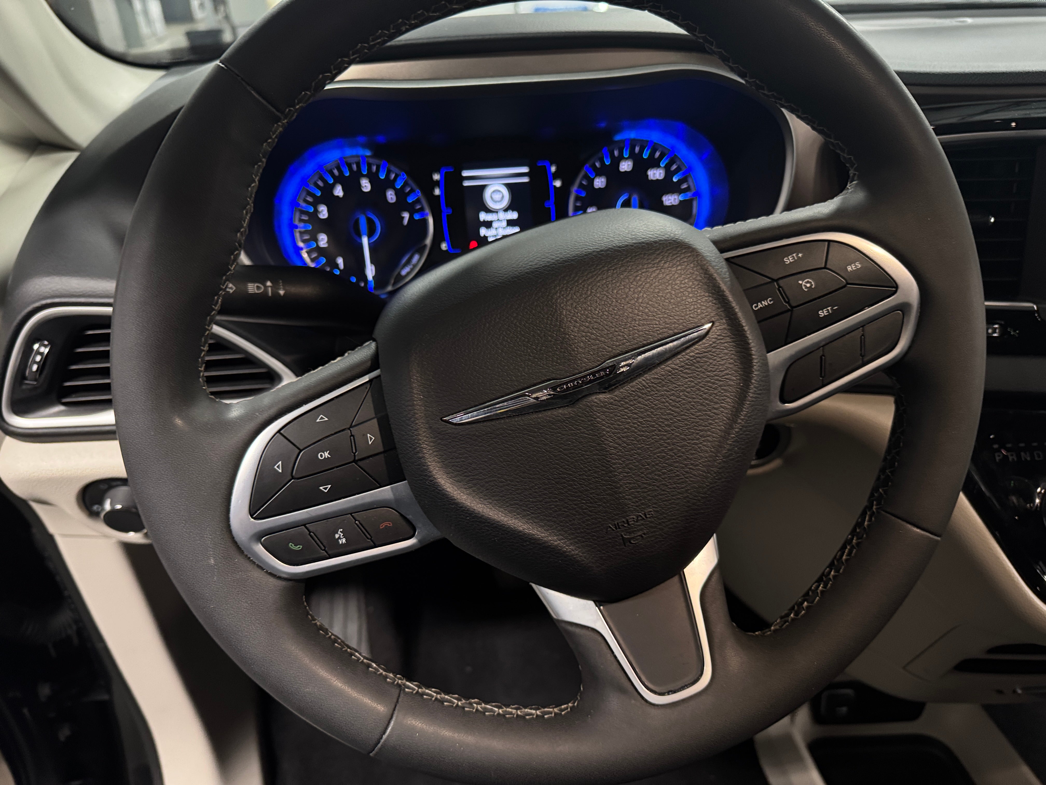 2023 Chrysler Voyager LX 5