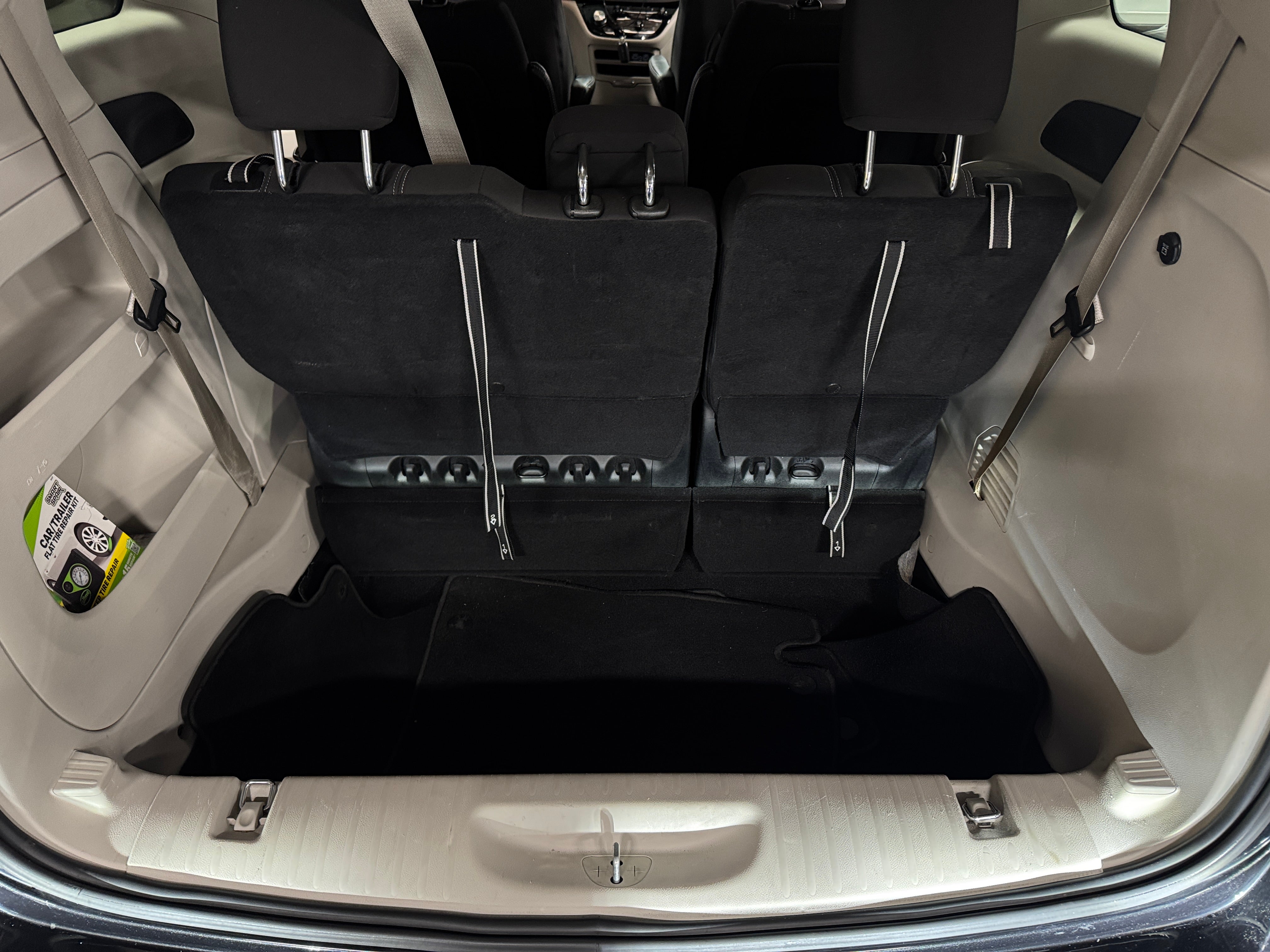 2023 Chrysler Voyager LX 7