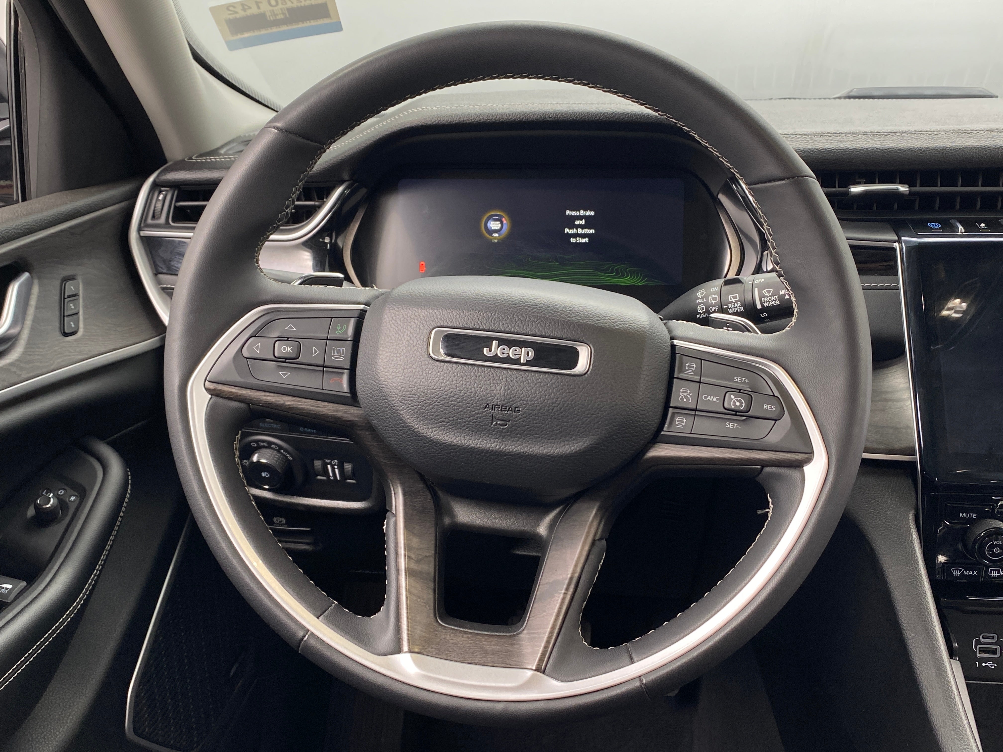 2023 Jeep Grand Cherokee SE 4