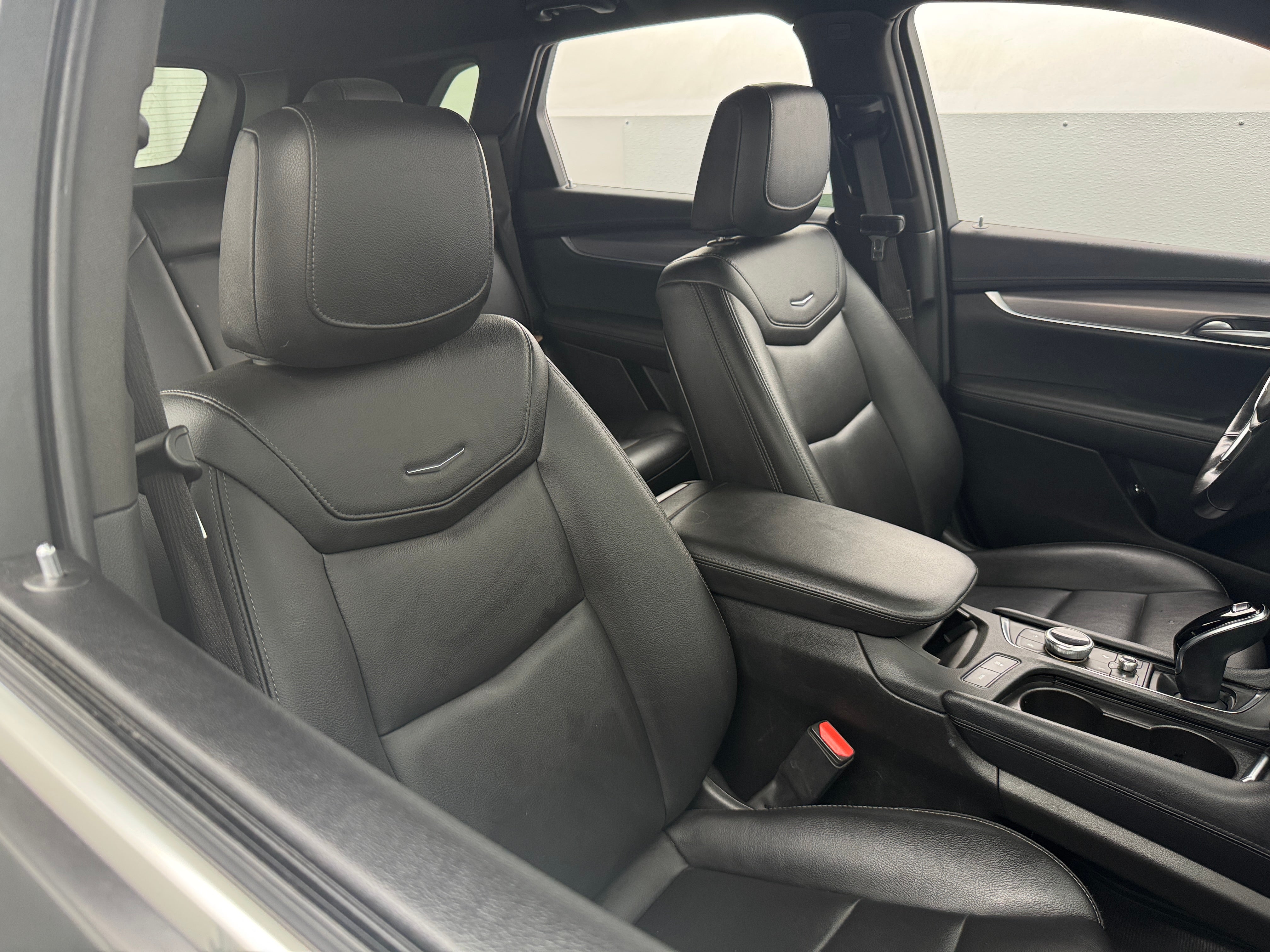 2023 Cadillac XT5 Luxury 2