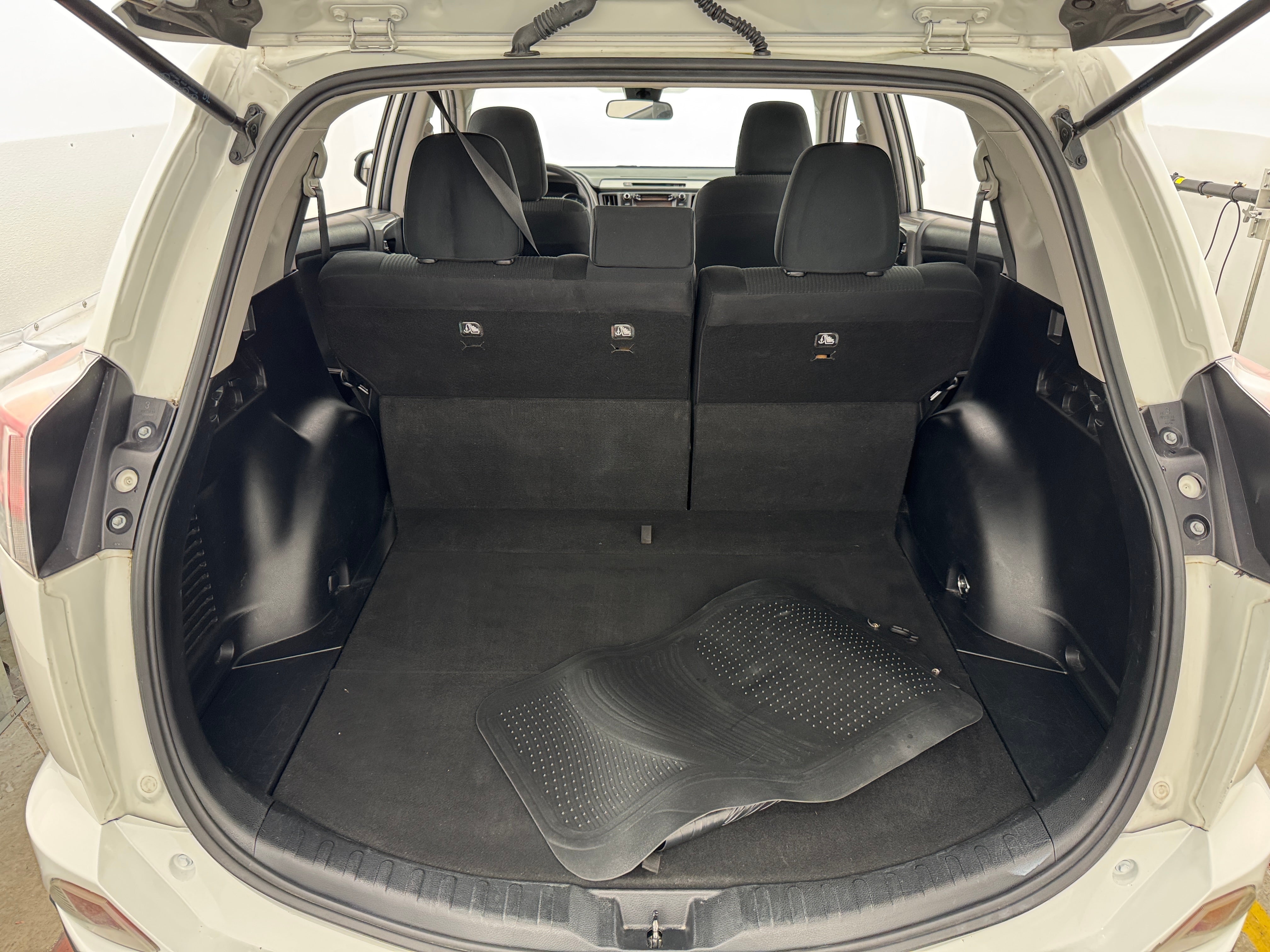 2018 Toyota RAV4 LE 7