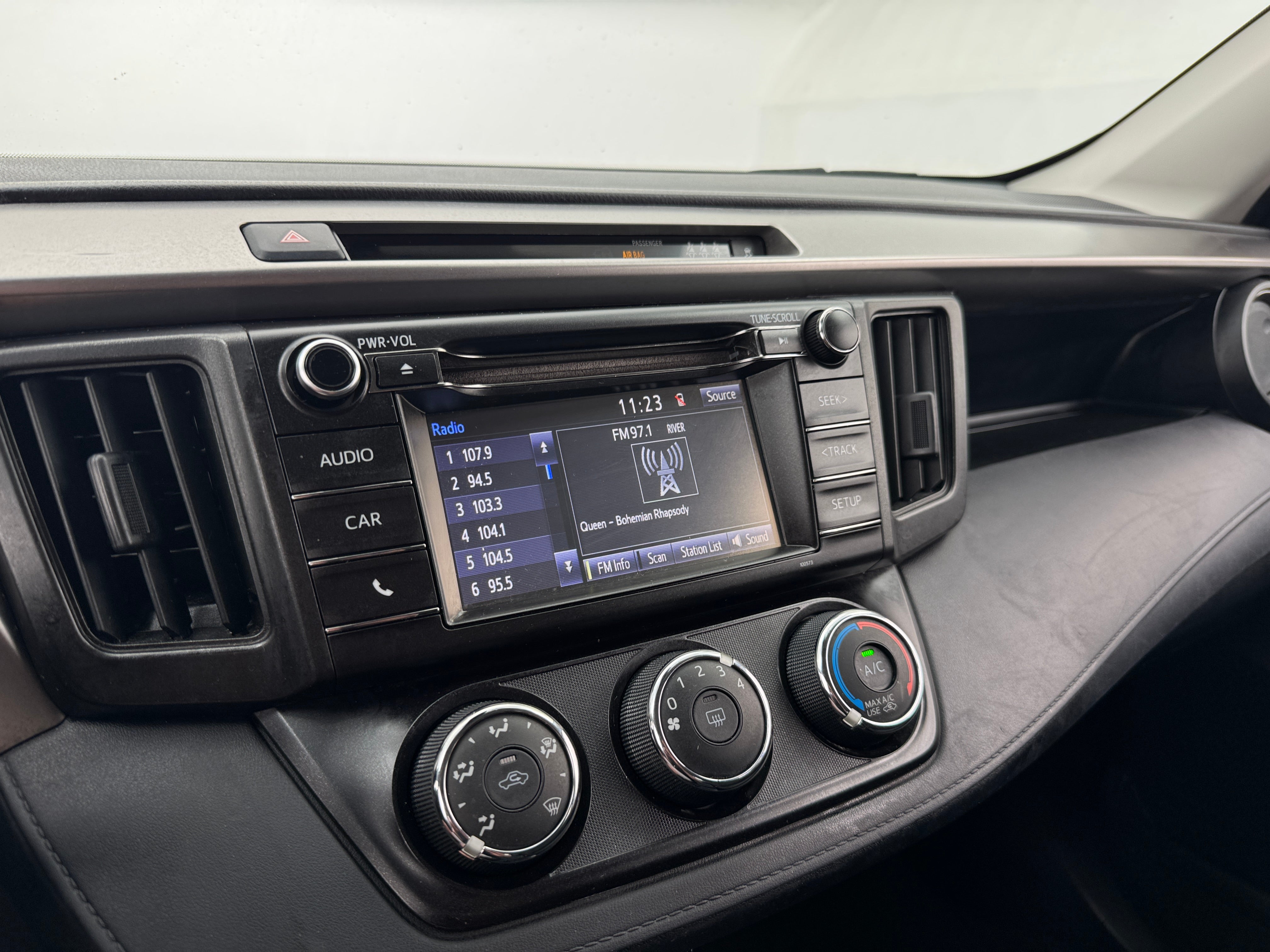 2018 Toyota RAV4 LE 4